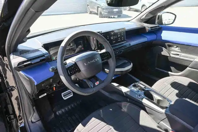 Lancia Ypsilon view 9