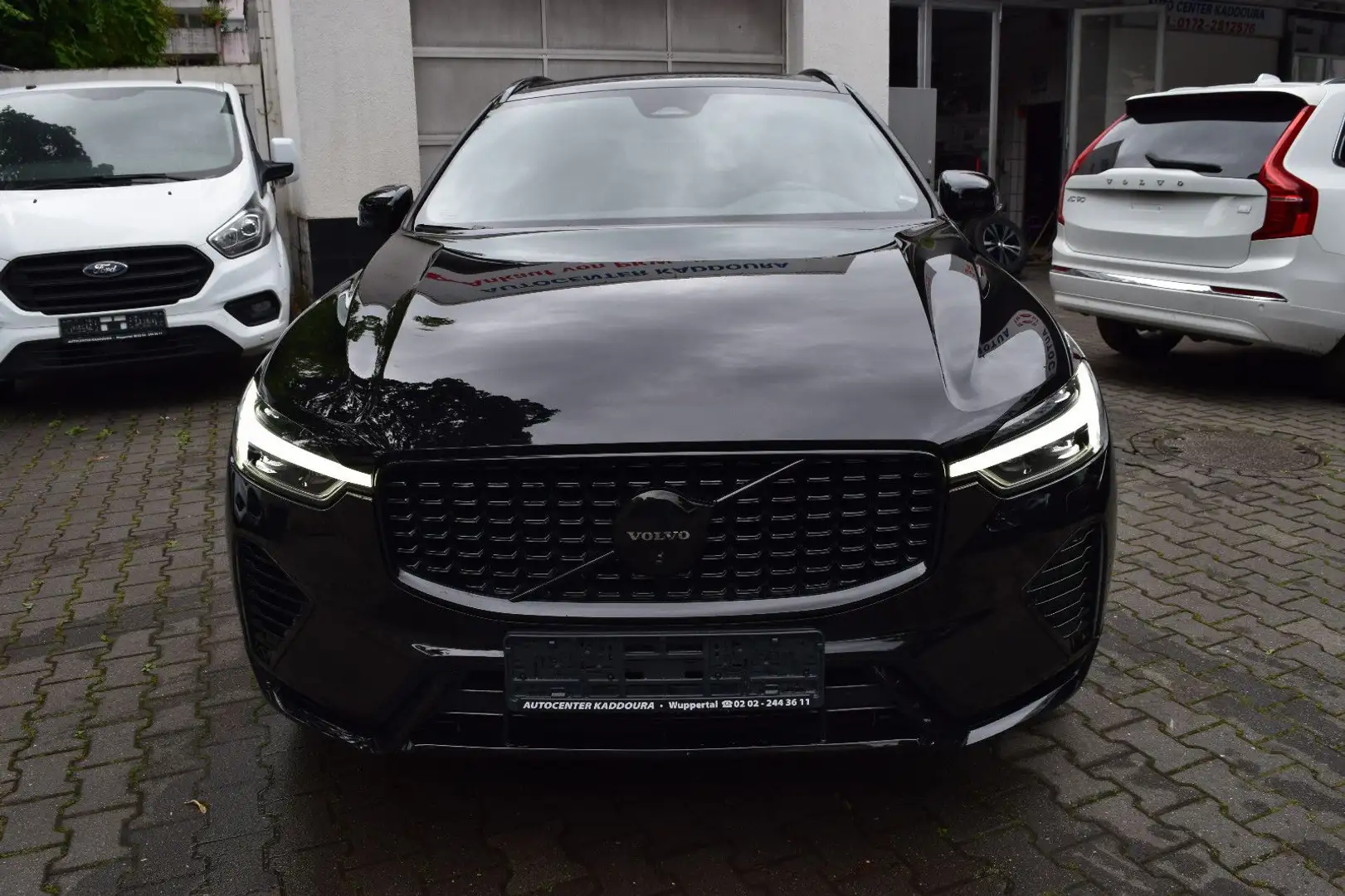 Volvo XC60 T6 AWD Black Edition Recharge,AHK,360°,Pano Schwarz - 2