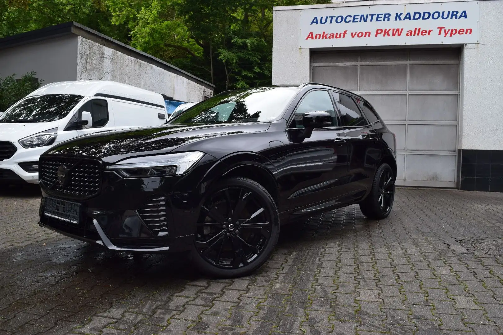 Volvo XC60 T6 AWD Black Edition Recharge,AHK,360°,Pano Schwarz - 1