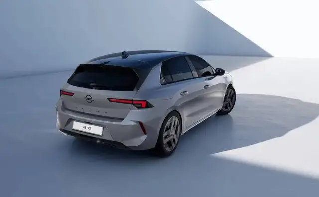 Opel Astra view 5