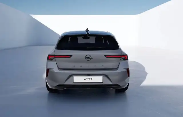 Opel Astra view 7