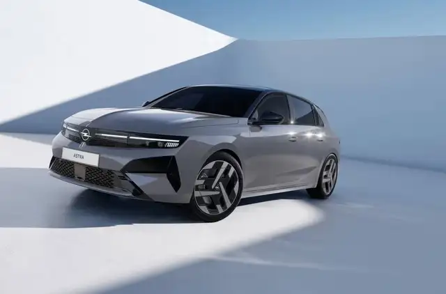 Opel Astra view 2