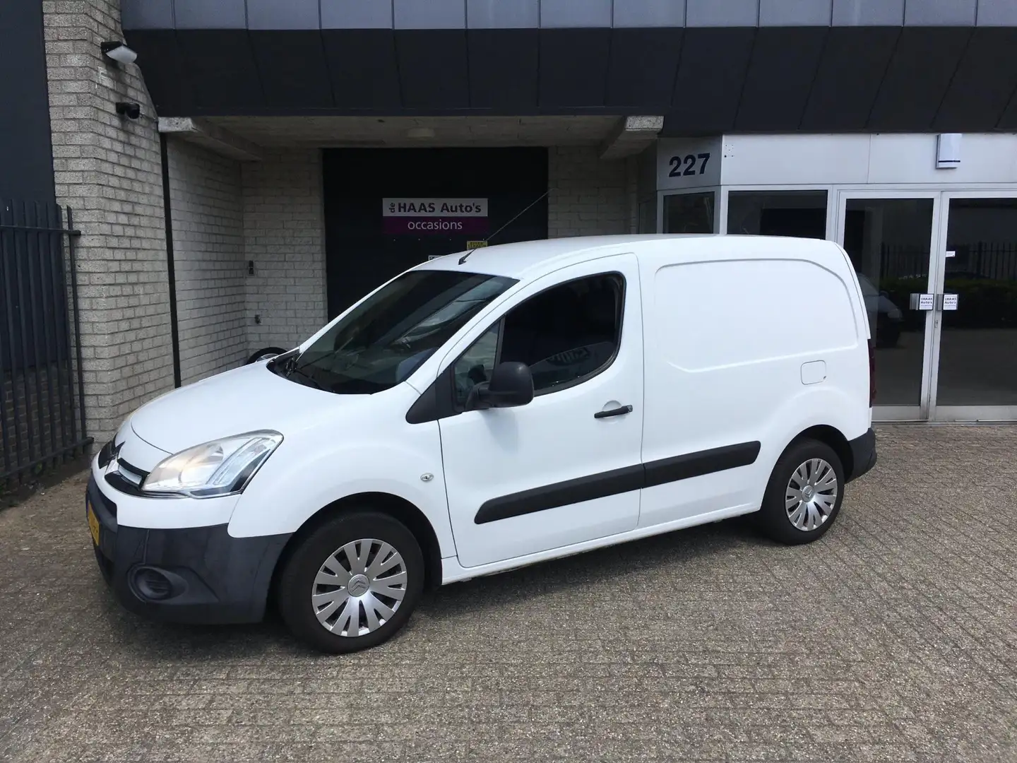Citroen Berlingo 1.6 e-HDI 500 Club Economy / 3 PERSOONS / AIRCO / - 1