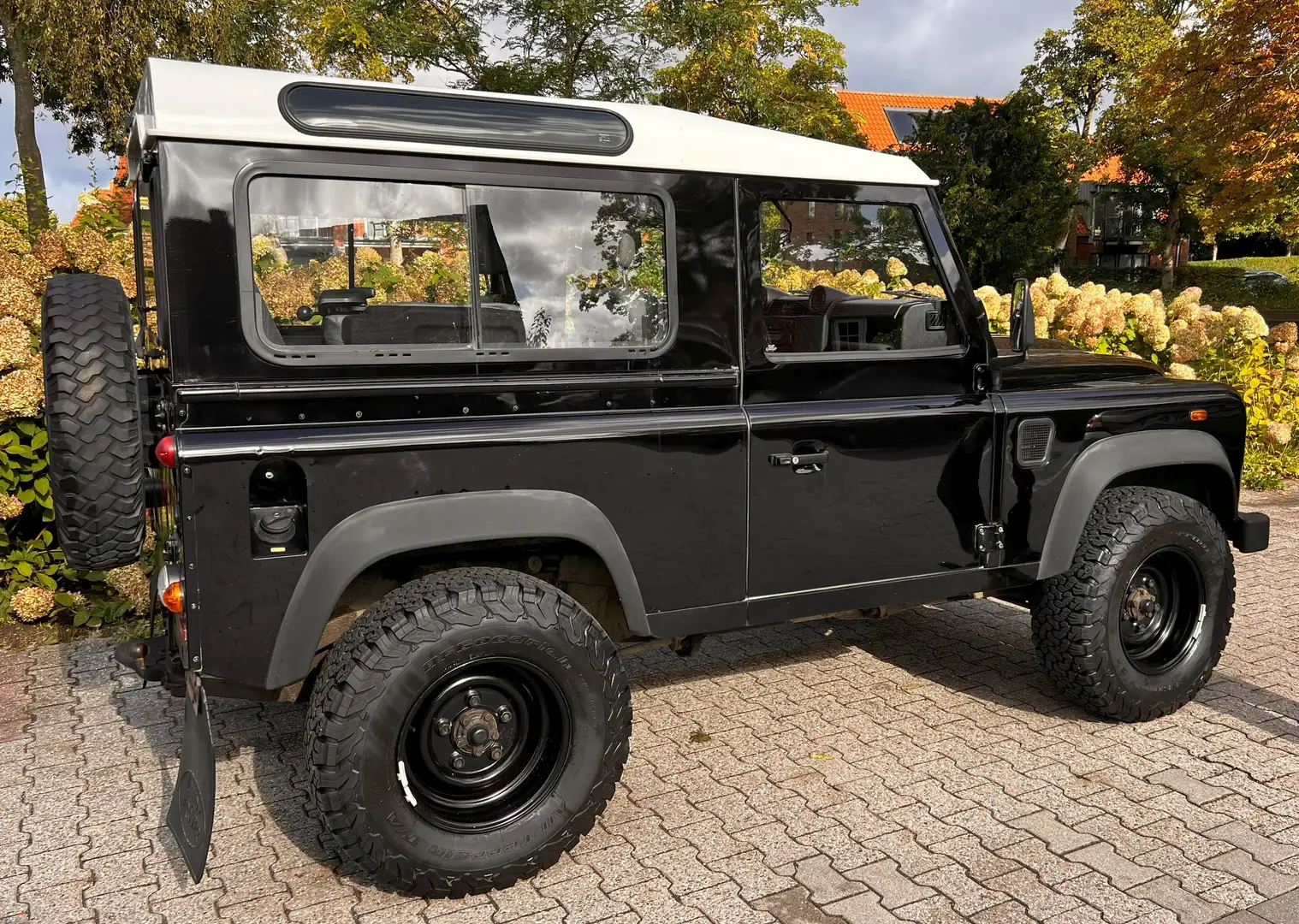Land Rover Defender Defender 90 Station Wagon SE Czarny - 1