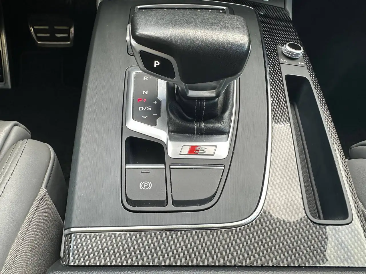 Audi SQ5 снимка Audi SQ5