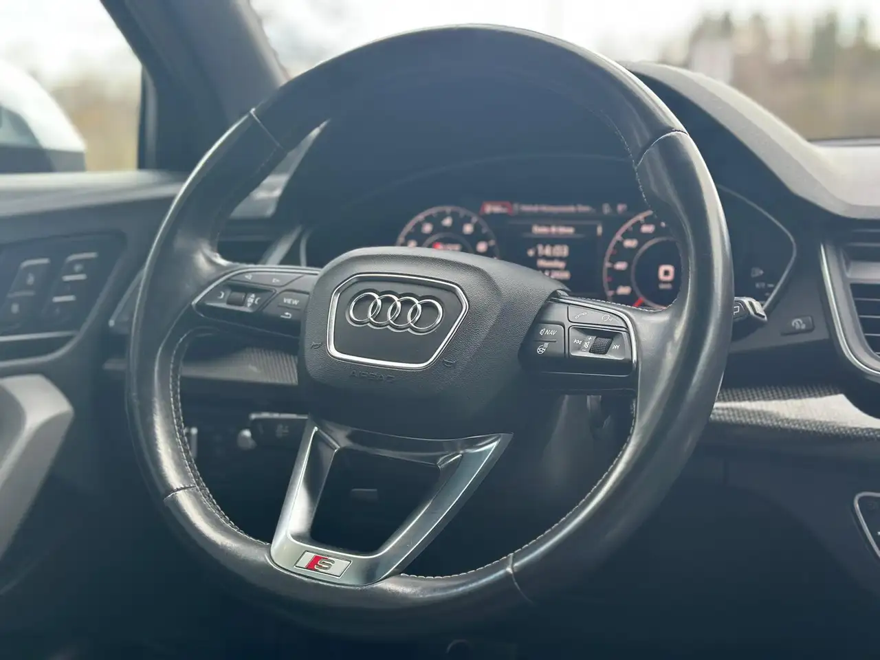 Audi SQ5 снимка Audi SQ5