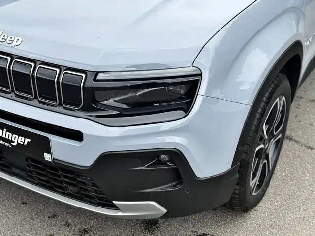 Jeep Avenger view 3