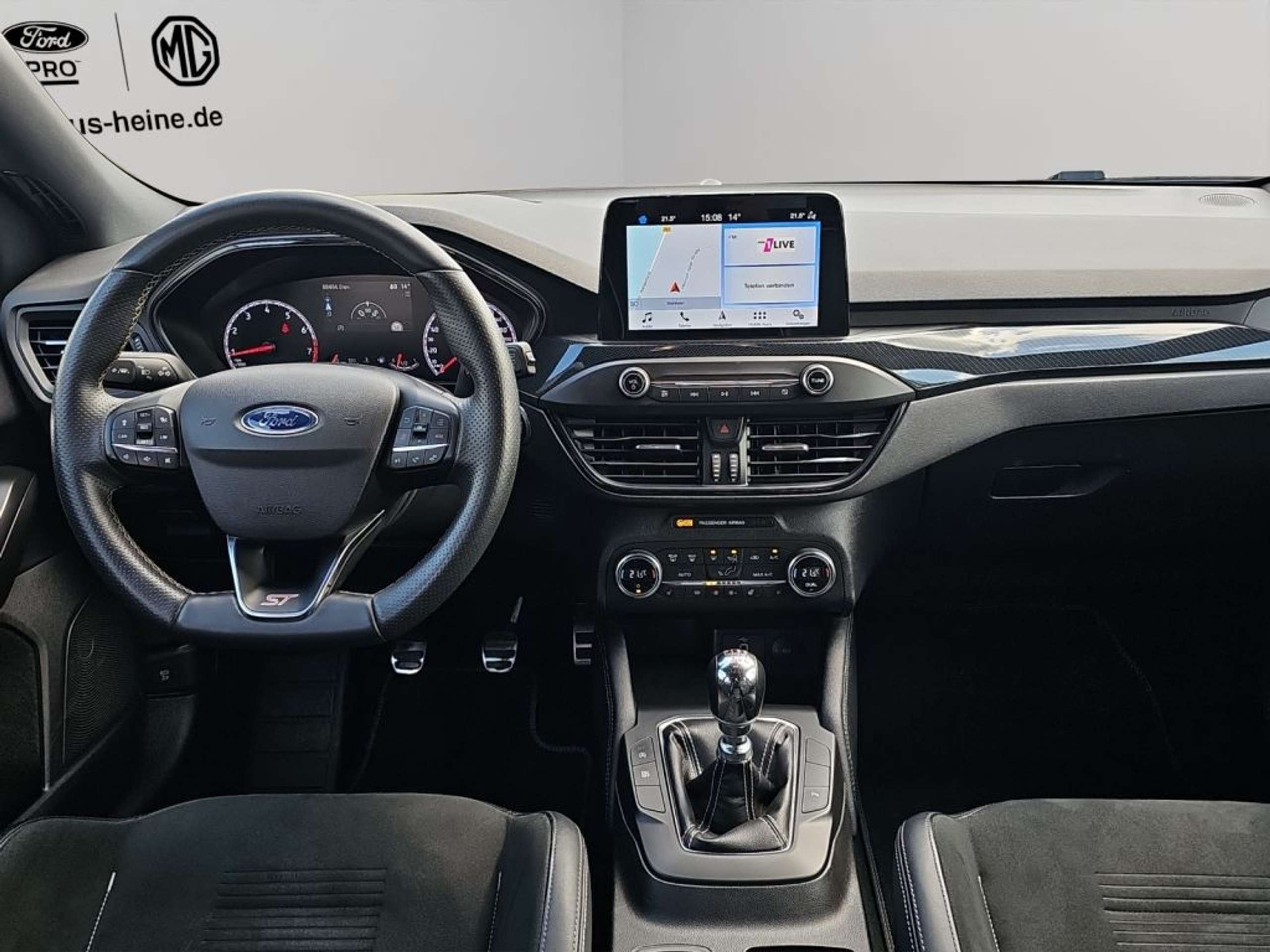 Fahrzeugabbildung Ford Focus 2.3  ST  *PERF.-P*iACC*RFK*LED*19-LM* - mit KI generiert/bearbeitet