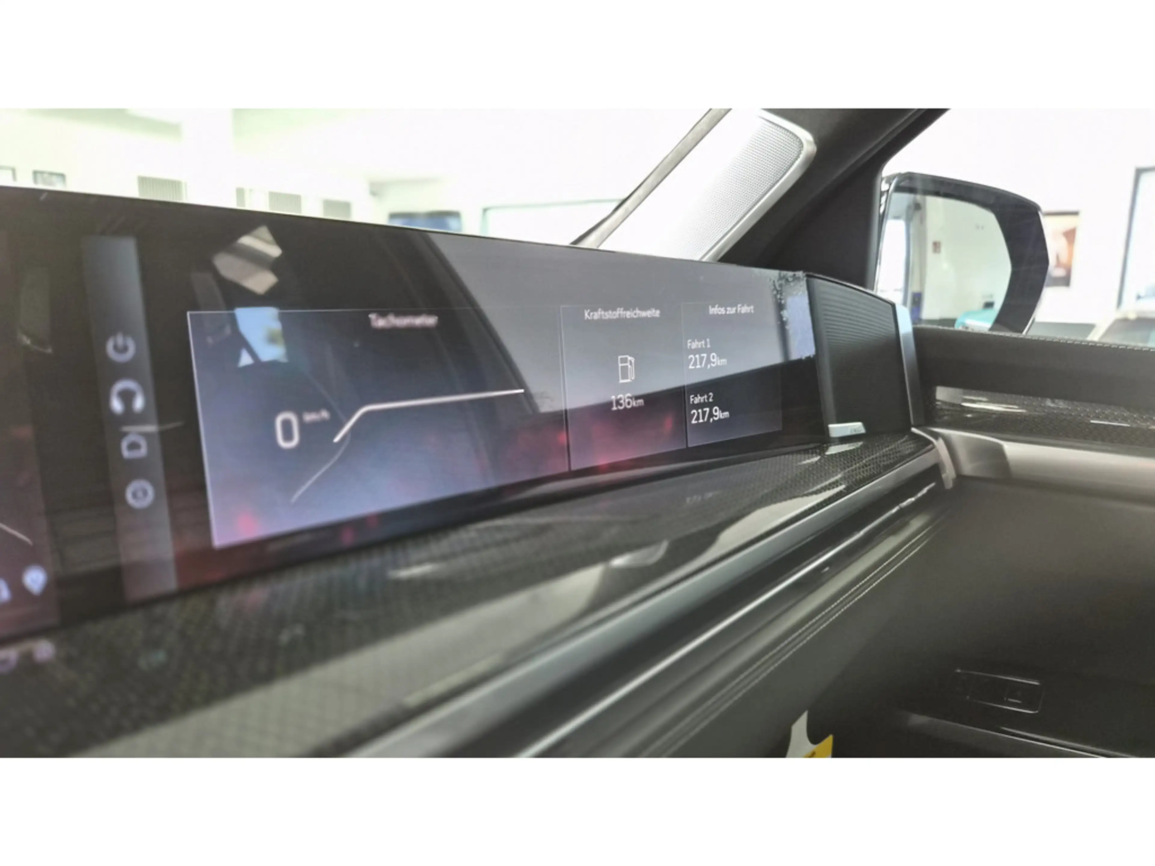 Cadillac Escalade V-Series MY2026 692 PS Leder weiß/schwarz — photo 23