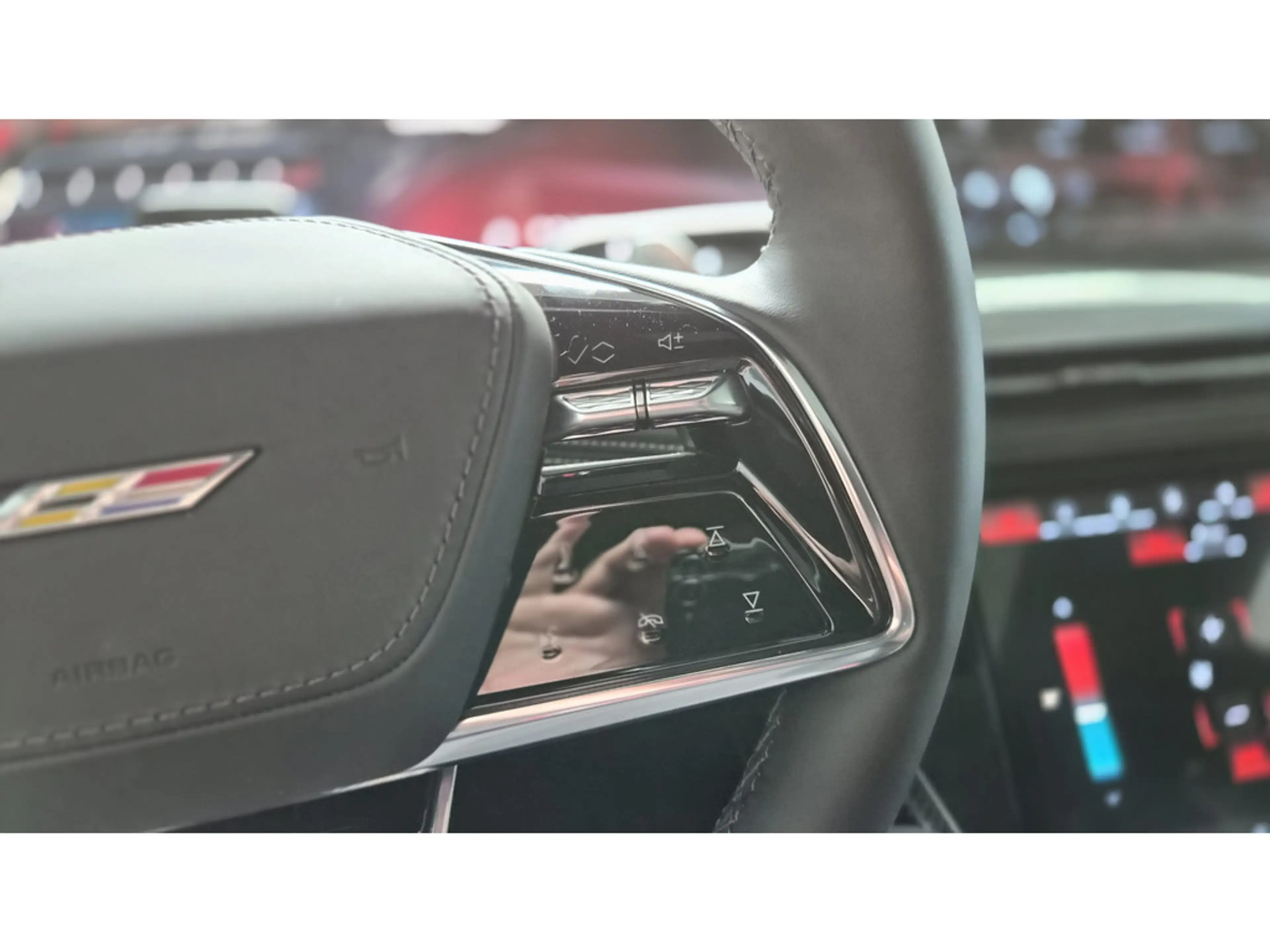Cadillac Escalade V-Series MY2026 692 PS Leder weiß/schwarz — photo 27