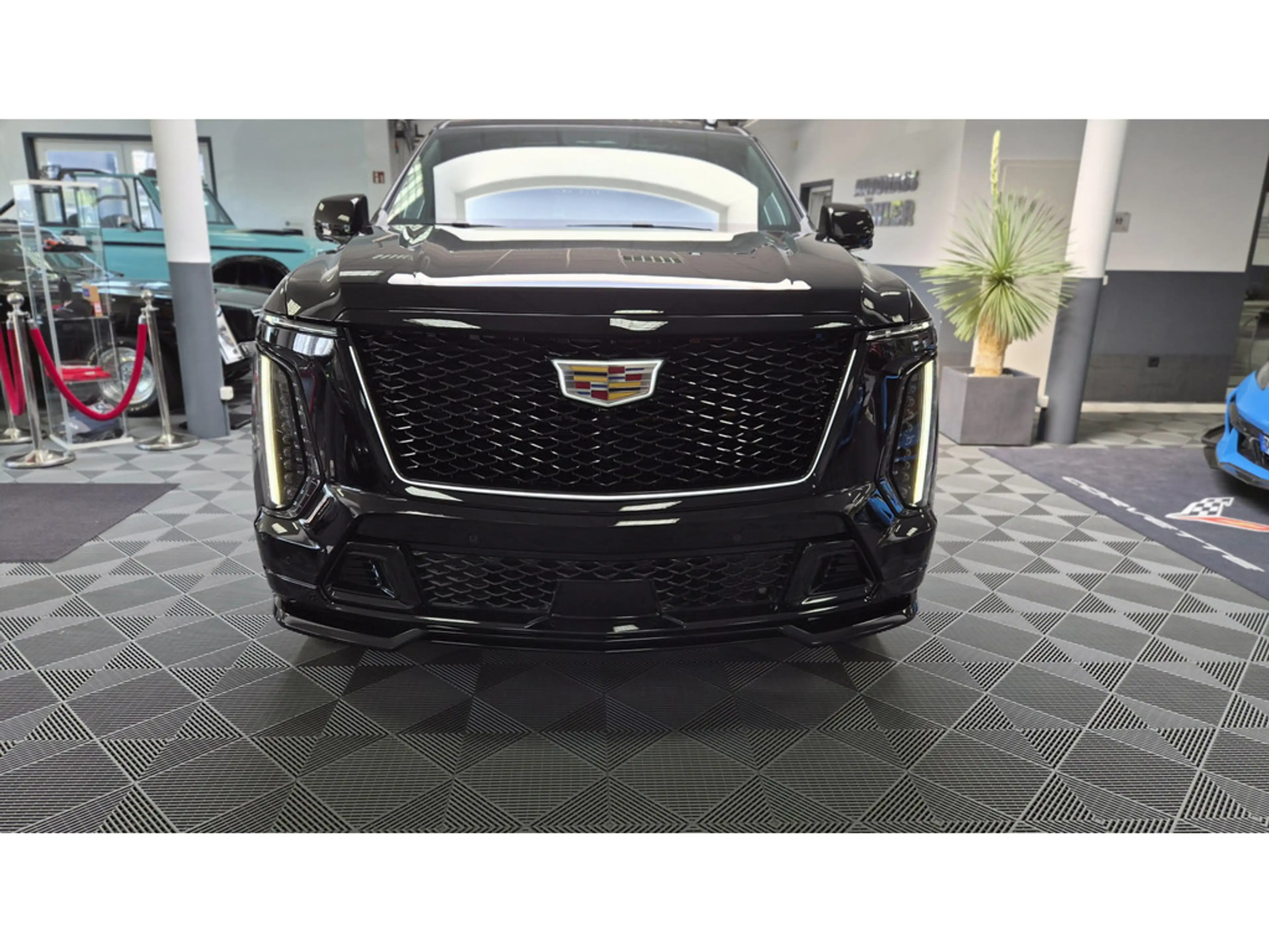 Cadillac Escalade V-Series MY2026 692 PS Leder weiß/schwarz — photo 8