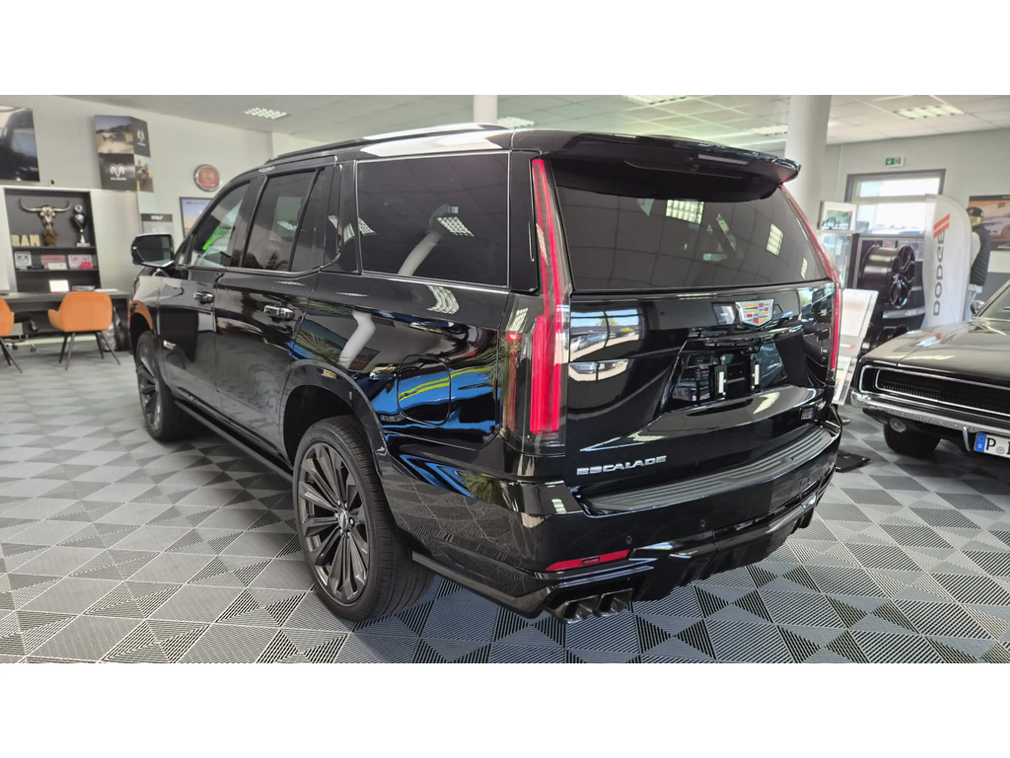 Cadillac Escalade V-Series MY2026 692 PS Leder weiß/schwarz — photo 5