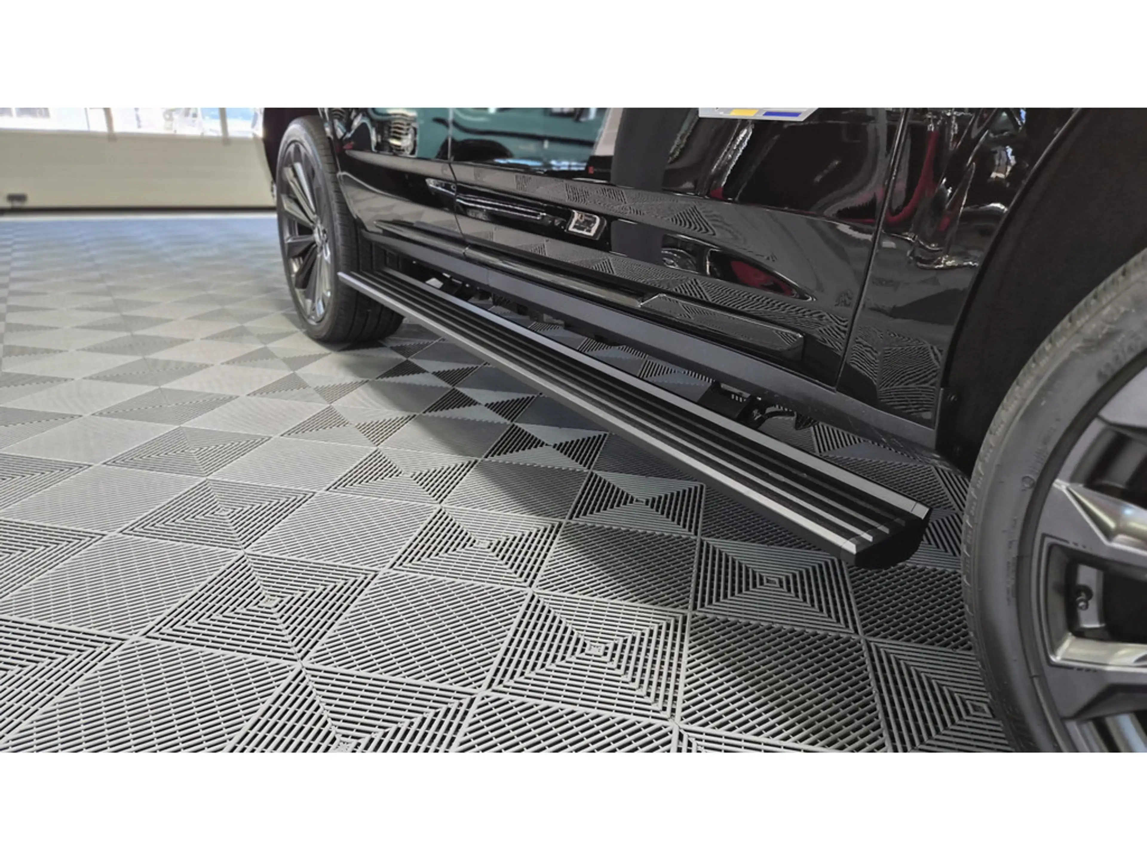 Cadillac Escalade V-Series MY2026 692 PS Leder weiß/schwarz — photo 12