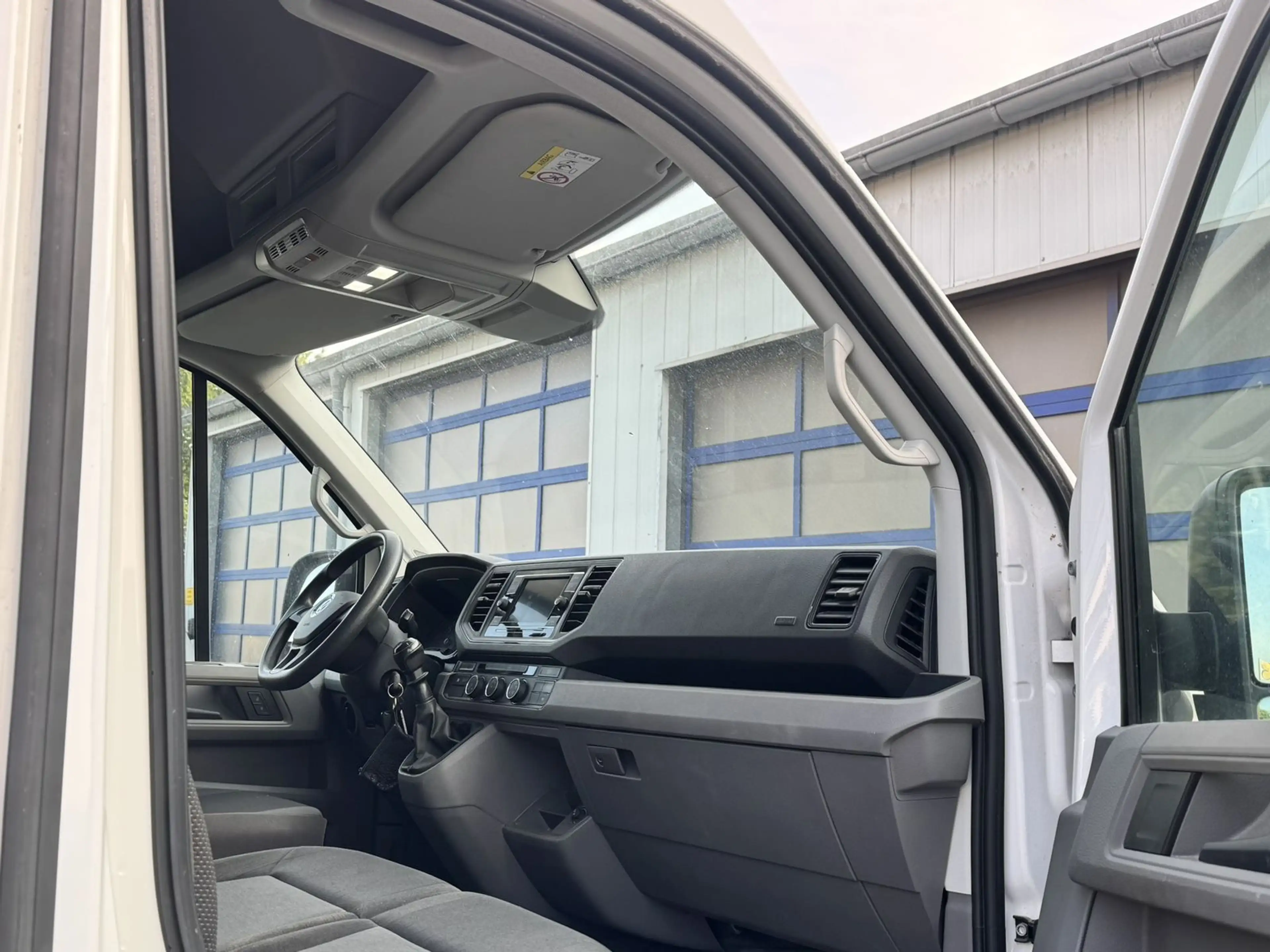 Volkswagen Crafter Kasten 35 MR L2H2 AHK*Klima*Kamera — photo 6