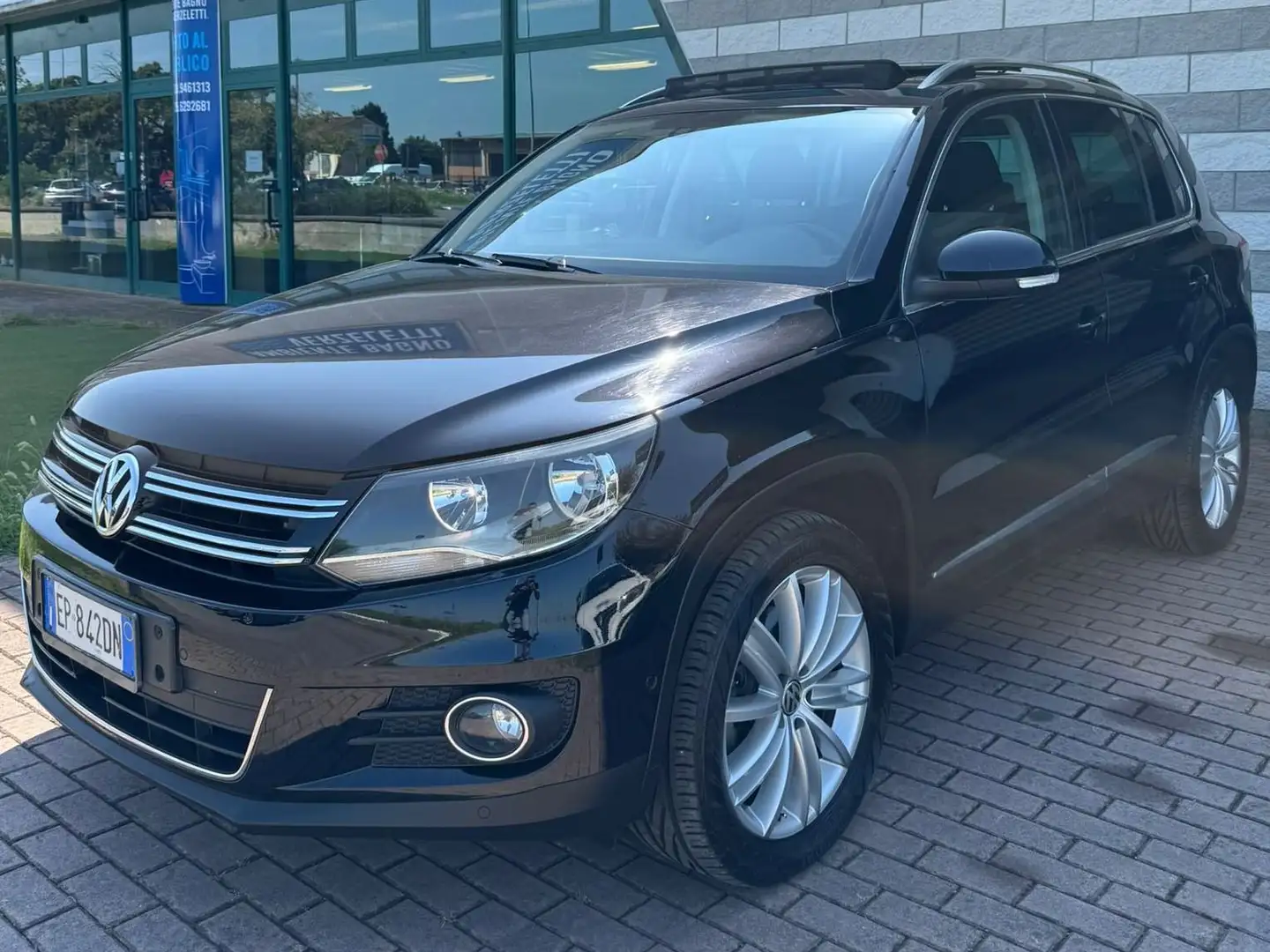 Volkswagen Tiguan Tiguan I 2011 2.0 tdi bm Trend Zwart - 2