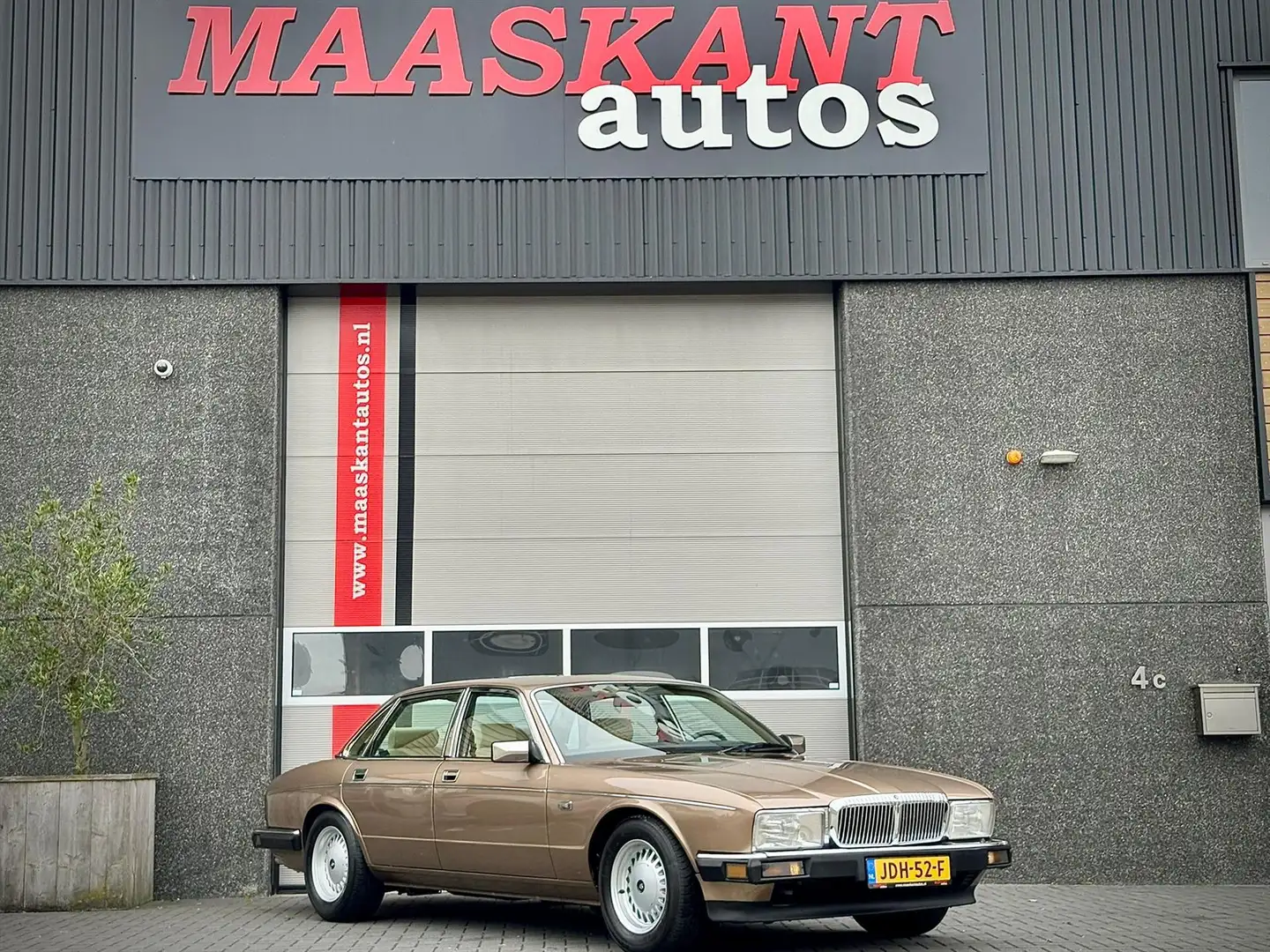 Daimler Xj 40 / 3.6 / 1987 / Satinbeige / Rare early examp Brun - 2
