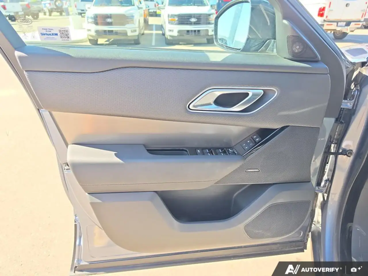 Land Rover Range Rover Velar снимка Land Rover Range Rover Velar