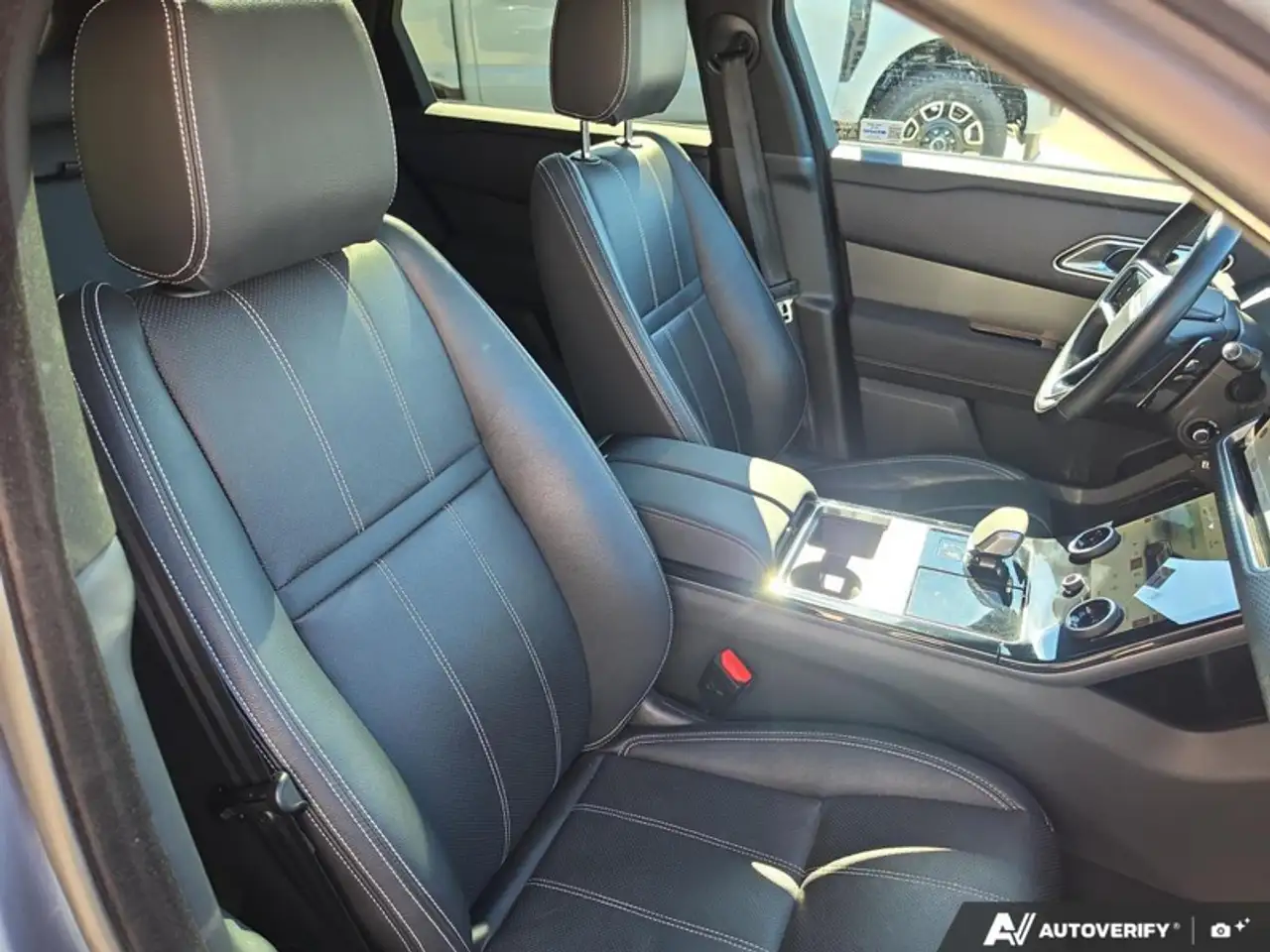 Land Rover Range Rover Velar снимка Land Rover Range Rover Velar