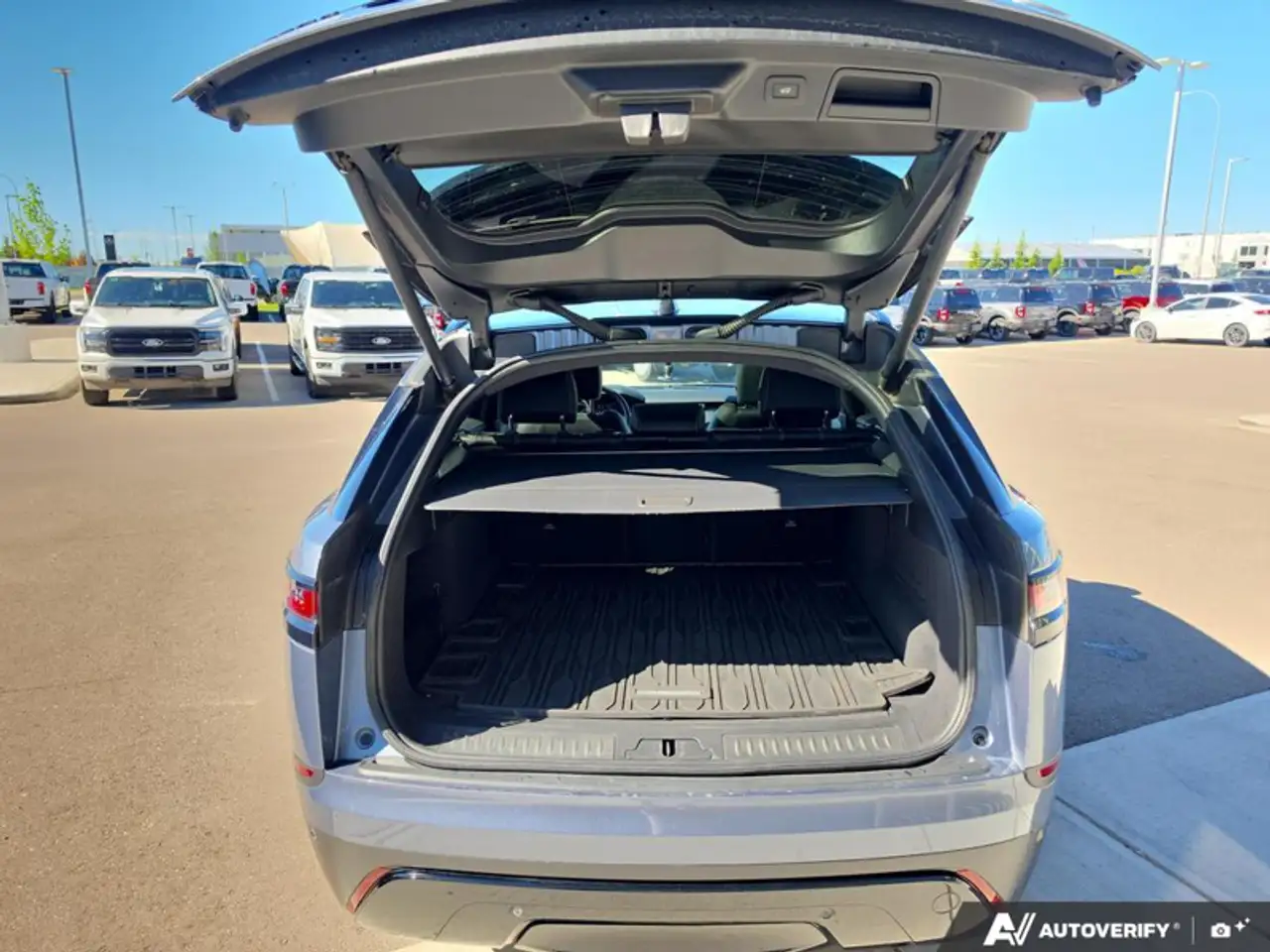 Land Rover Range Rover Velar снимка Land Rover Range Rover Velar