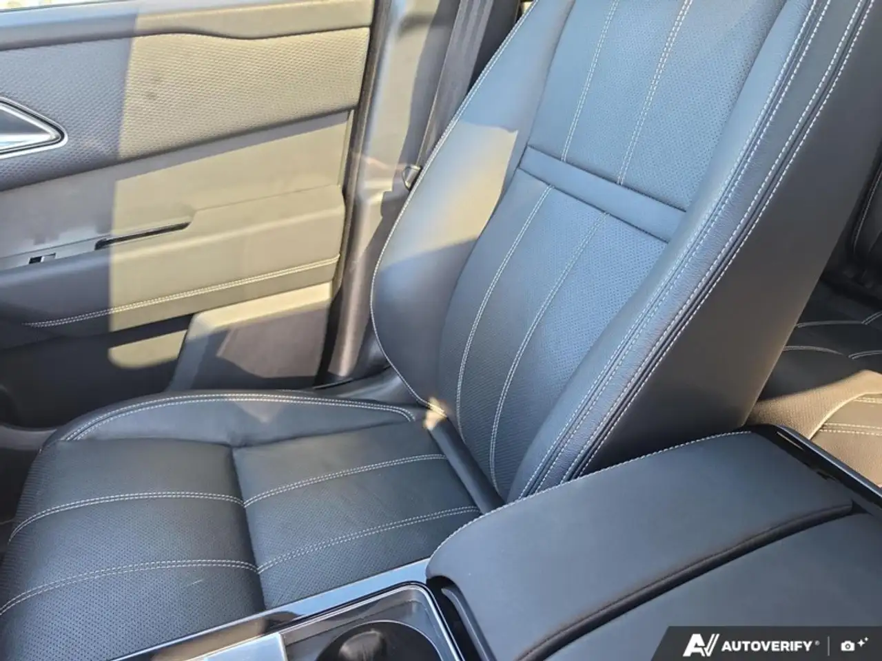 Land Rover Range Rover Velar снимка Land Rover Range Rover Velar