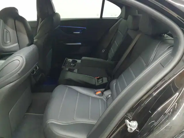 Mercedes-Benz 220 view 14