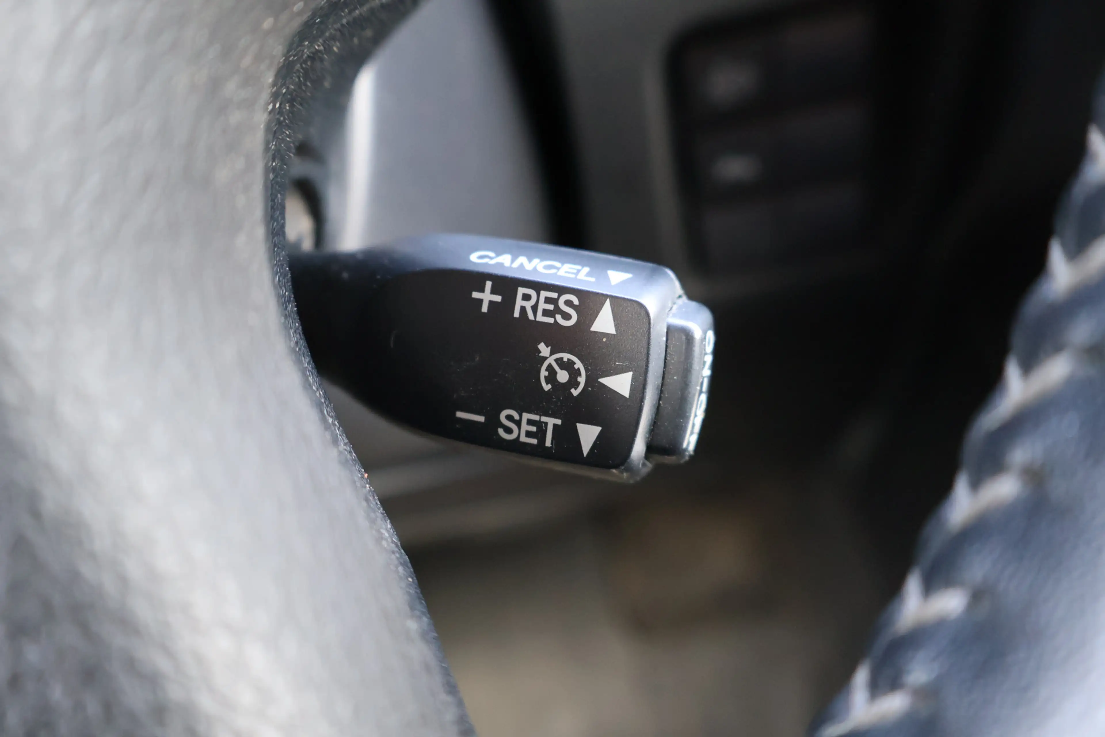 Toyota Land Cruiser 2.8 D-4D-F Challenger Window Van — photo 38