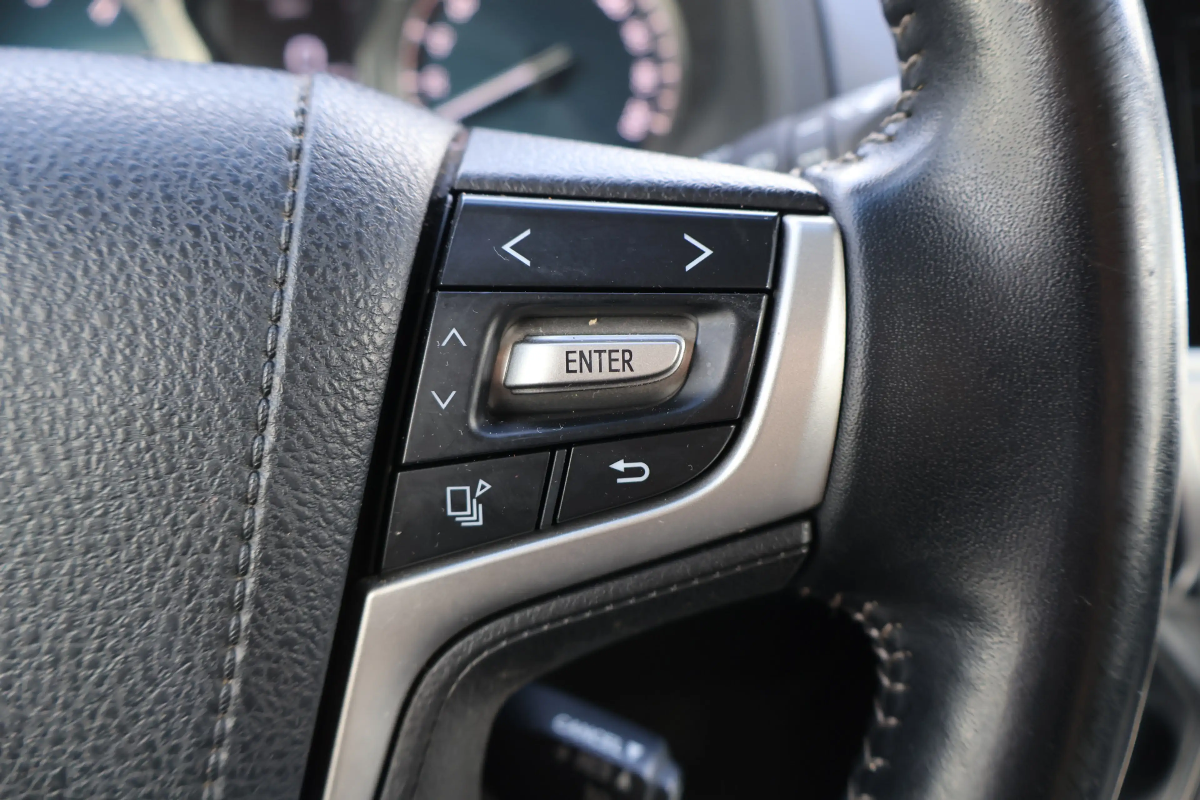 Toyota Land Cruiser 2.8 D-4D-F Challenger Window Van — photo 36