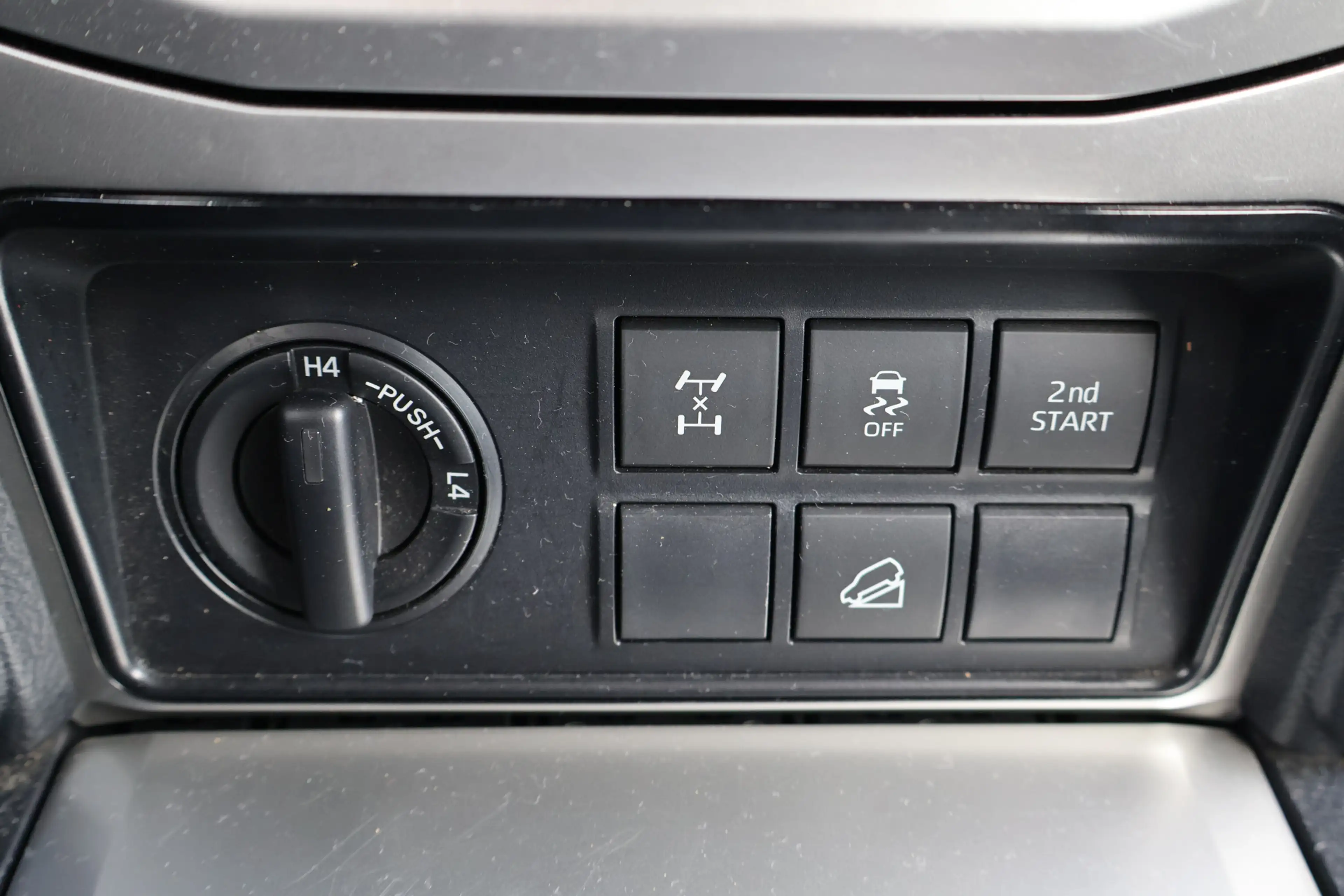 Toyota Land Cruiser 2.8 D-4D-F Challenger Window Van — photo 30