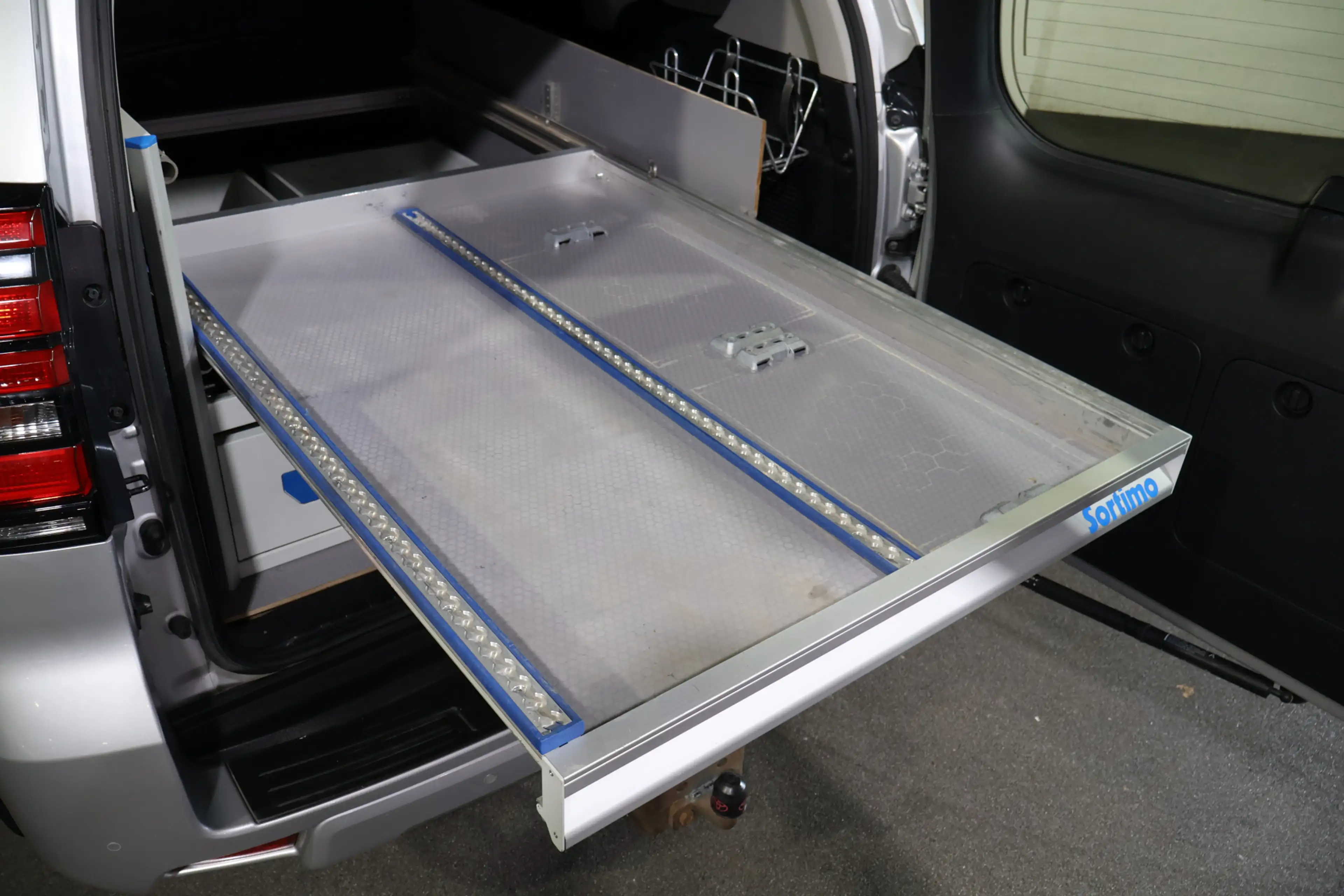 Toyota Land Cruiser 2.8 D-4D-F Challenger Window Van — photo 16