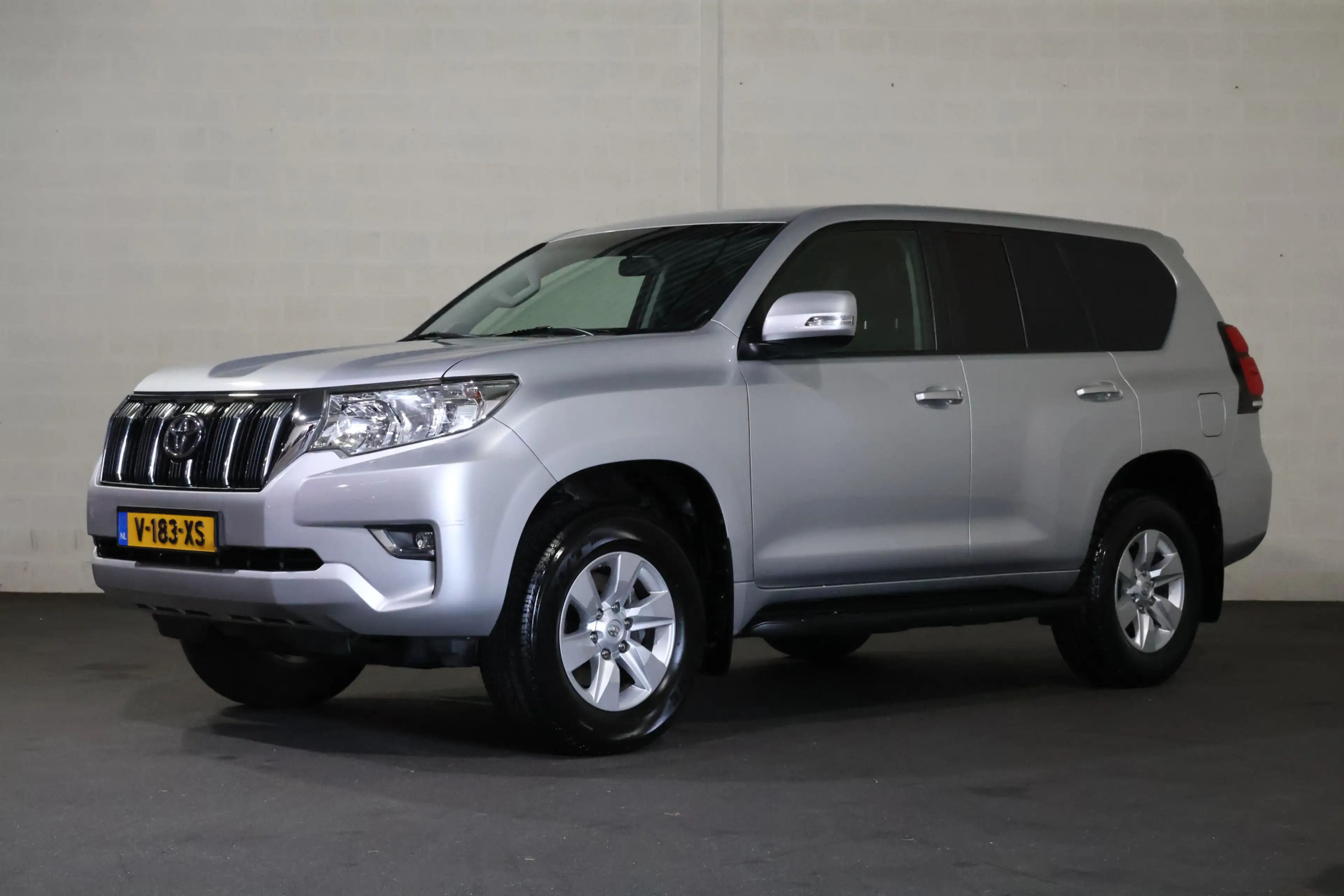 Toyota Land Cruiser 2.8 D-4D-F Challenger Window Van — photo 4