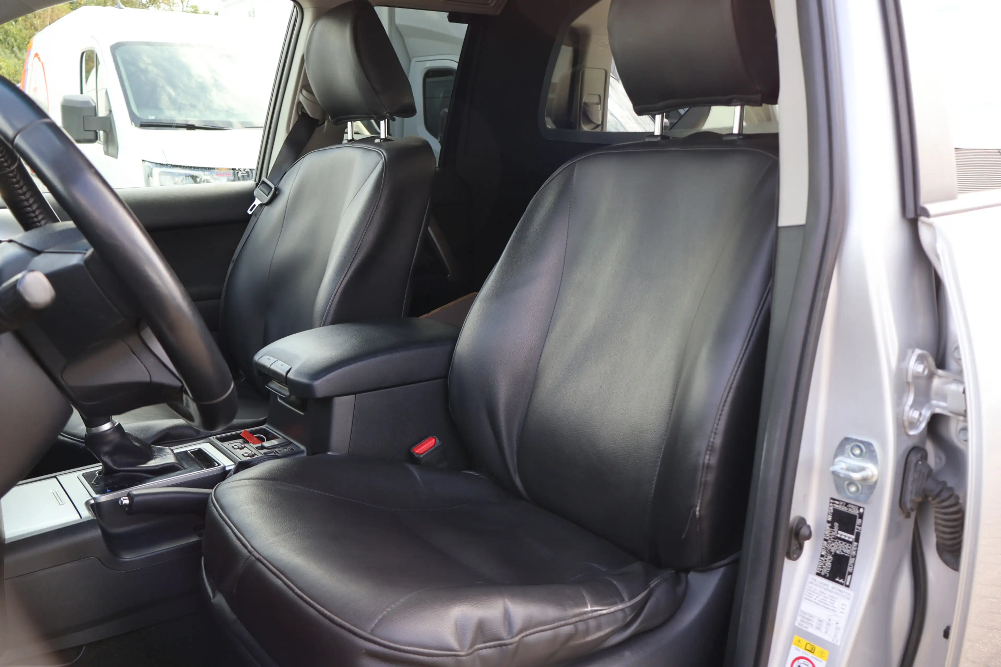 Toyota Land Cruiser 2.8 D-4D-F Challenger Window Van — photo 39