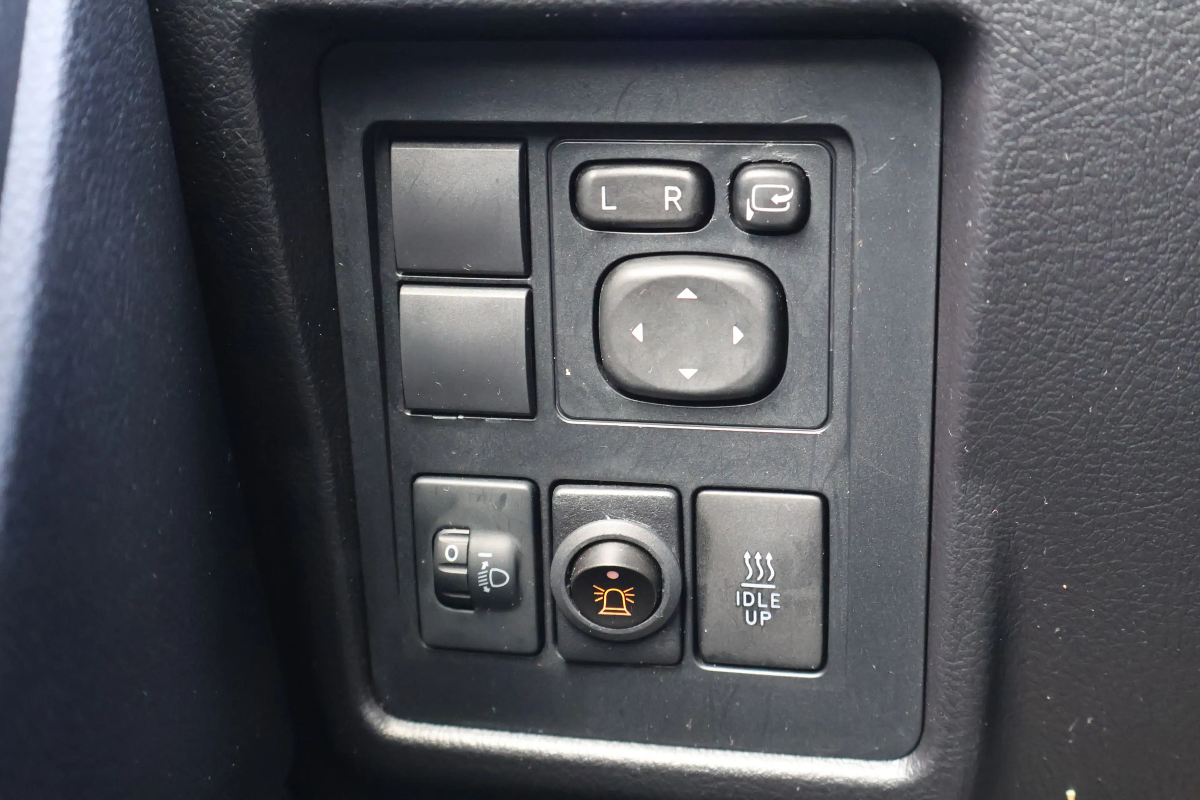 Toyota Land Cruiser 2.8 D-4D-F Challenger Window Van — photo 33