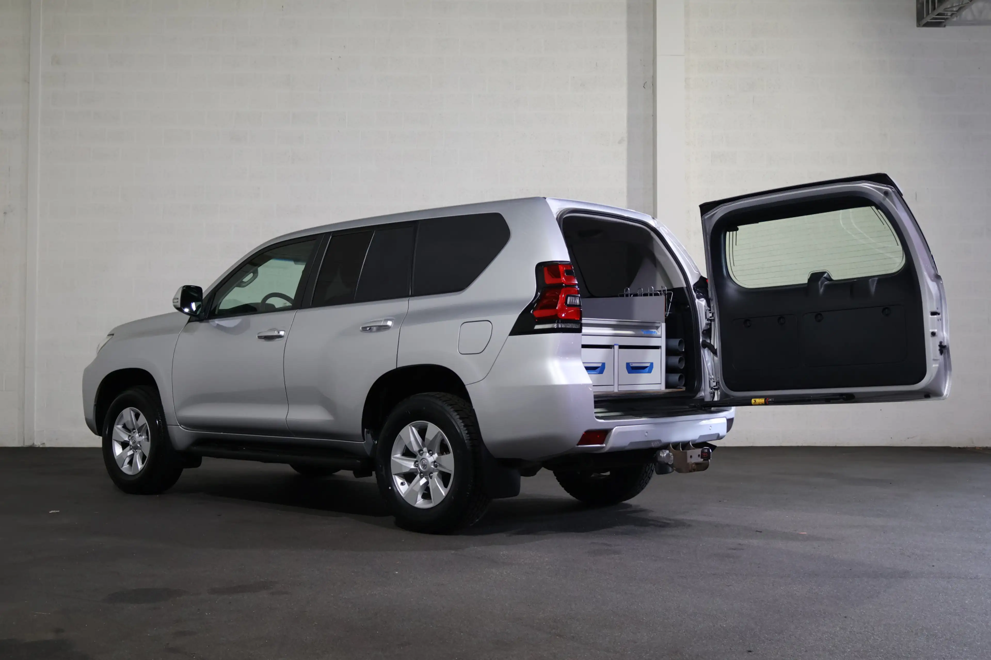 Toyota Land Cruiser 2.8 D-4D-F Challenger Window Van — photo 12