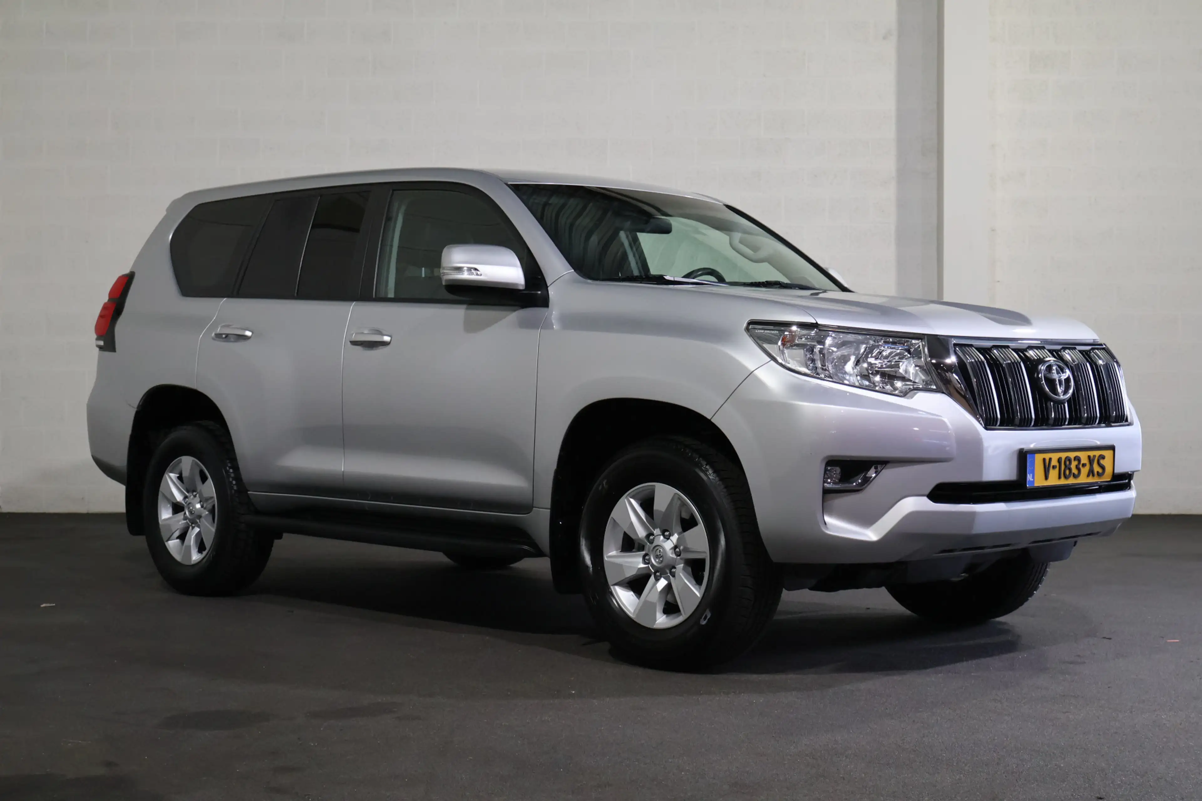 Toyota Land Cruiser 2.8 D-4D-F Challenger Window Van — photo 6