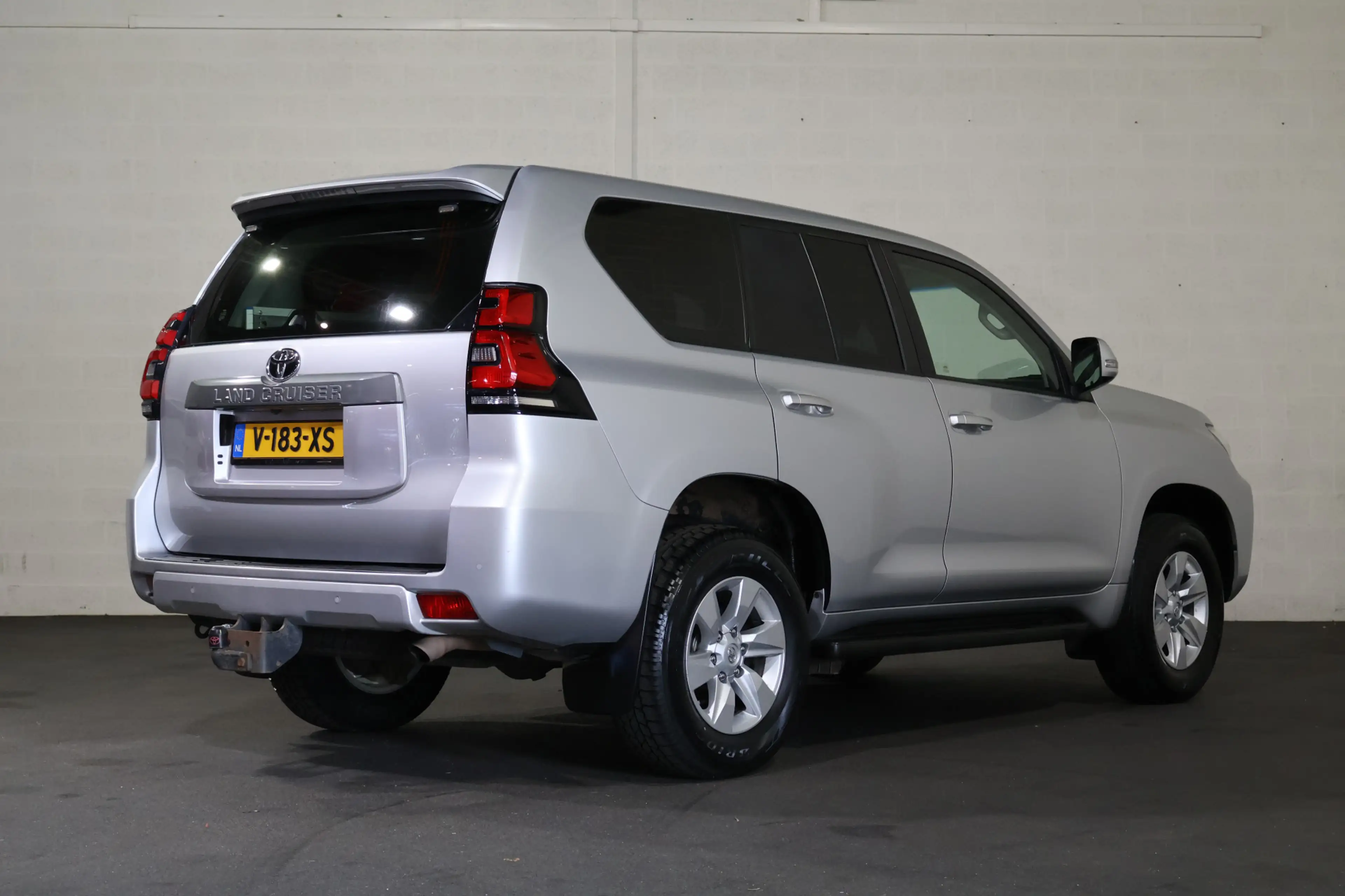 Toyota Land Cruiser 2.8 D-4D-F Challenger Window Van — photo 9