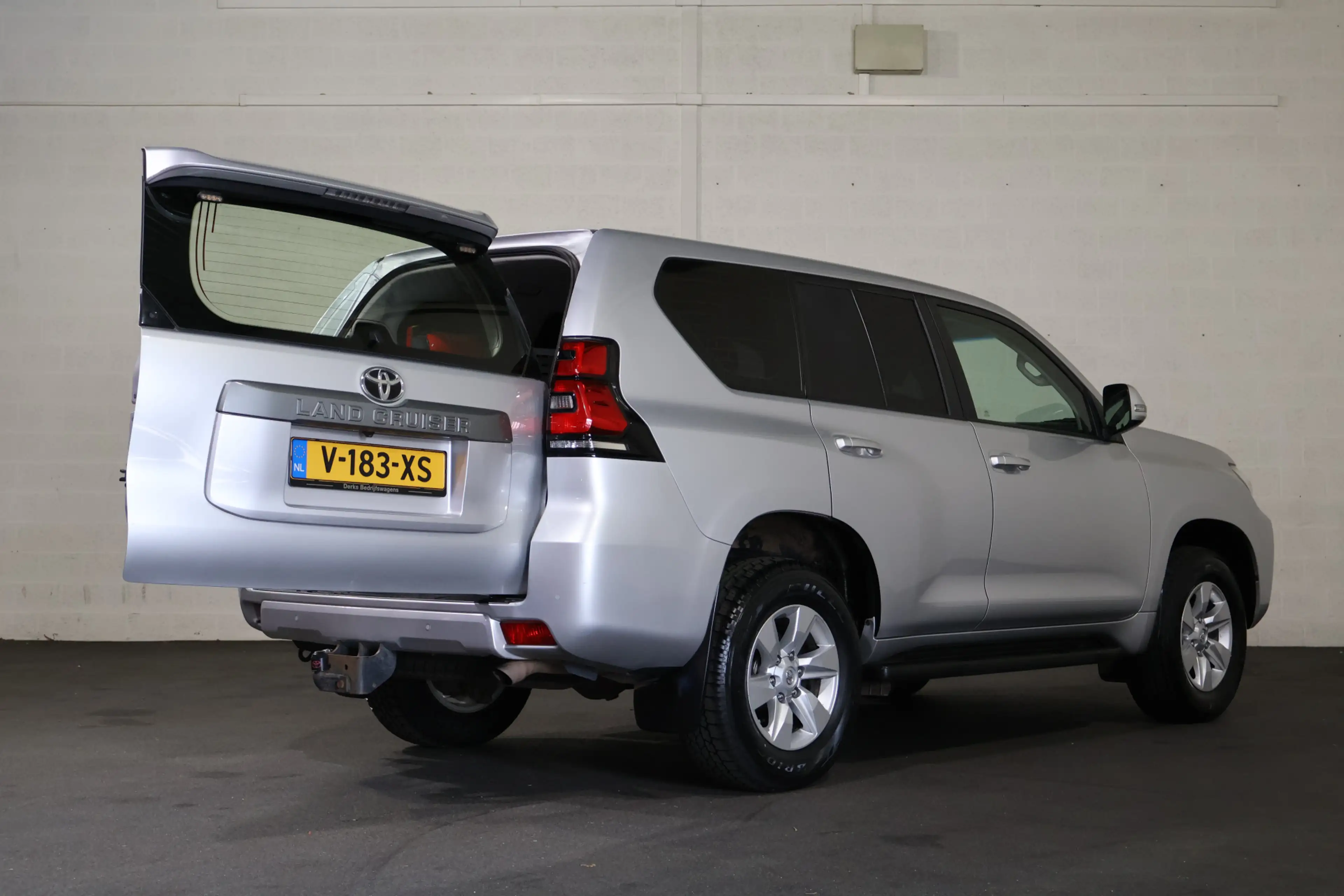 Toyota Land Cruiser 2.8 D-4D-F Challenger Window Van — photo 10