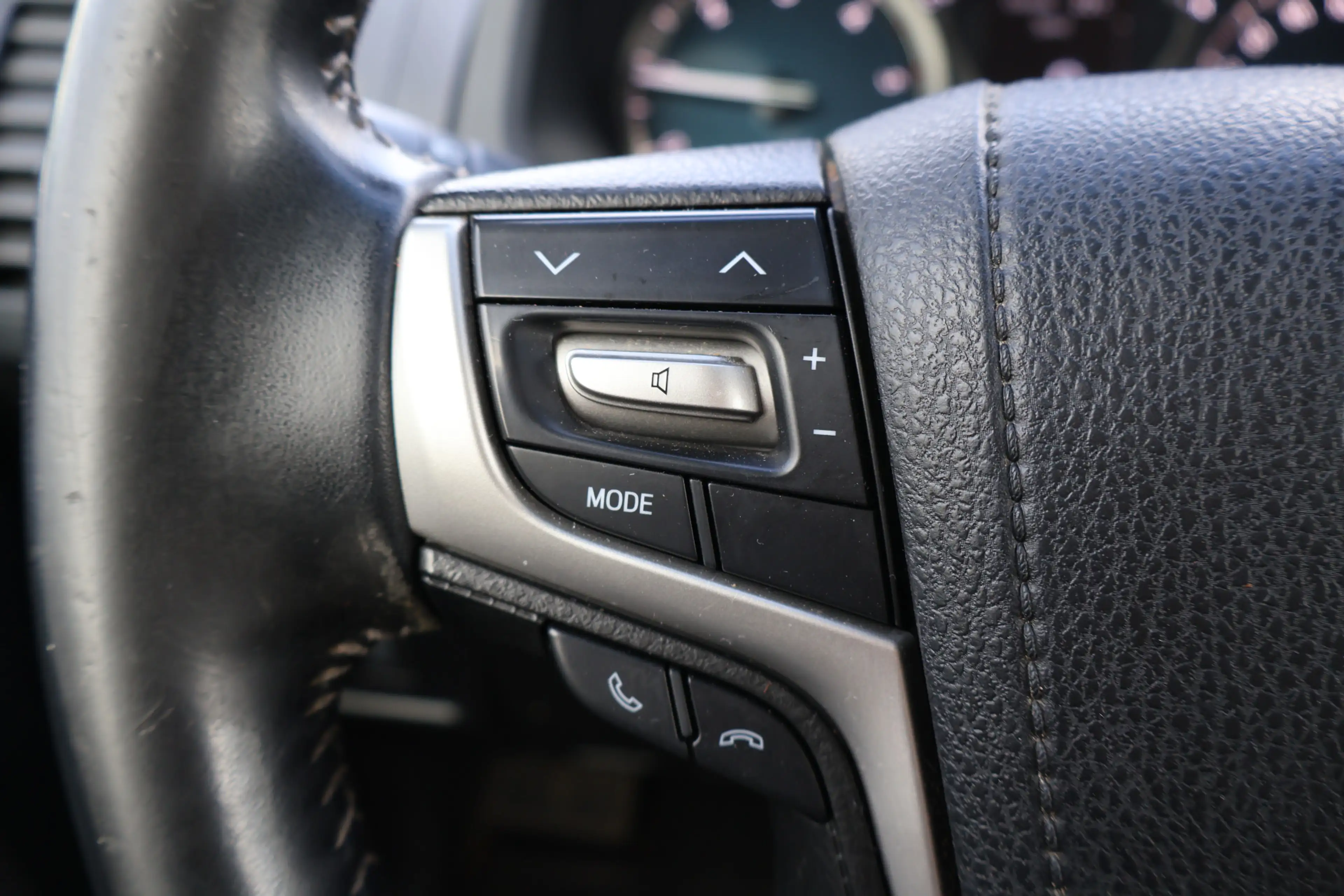 Toyota Land Cruiser 2.8 D-4D-F Challenger Window Van — photo 35