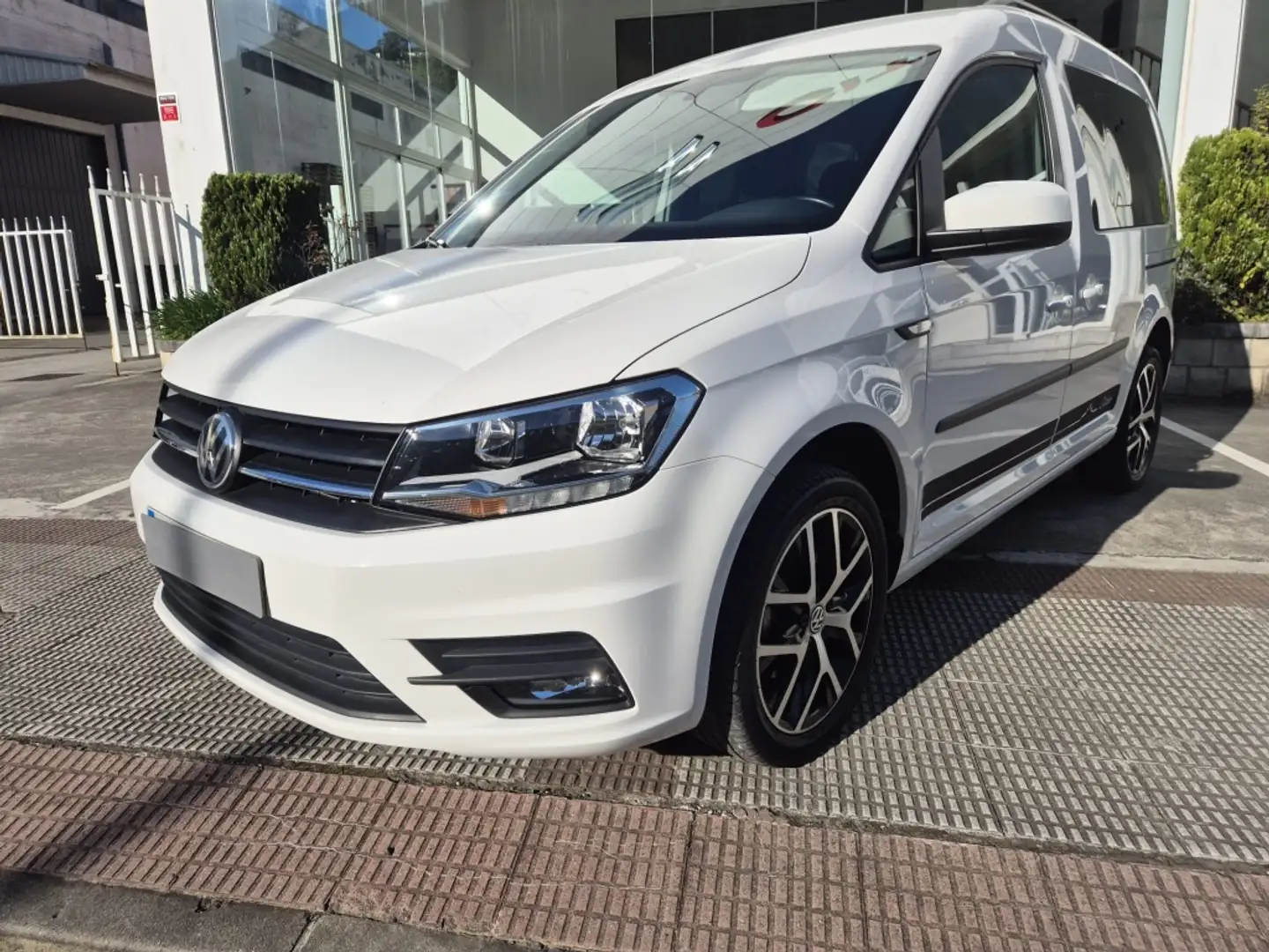 Volkswagen Caddy 2.0TDI Outdoor 75KW Blanco - 1