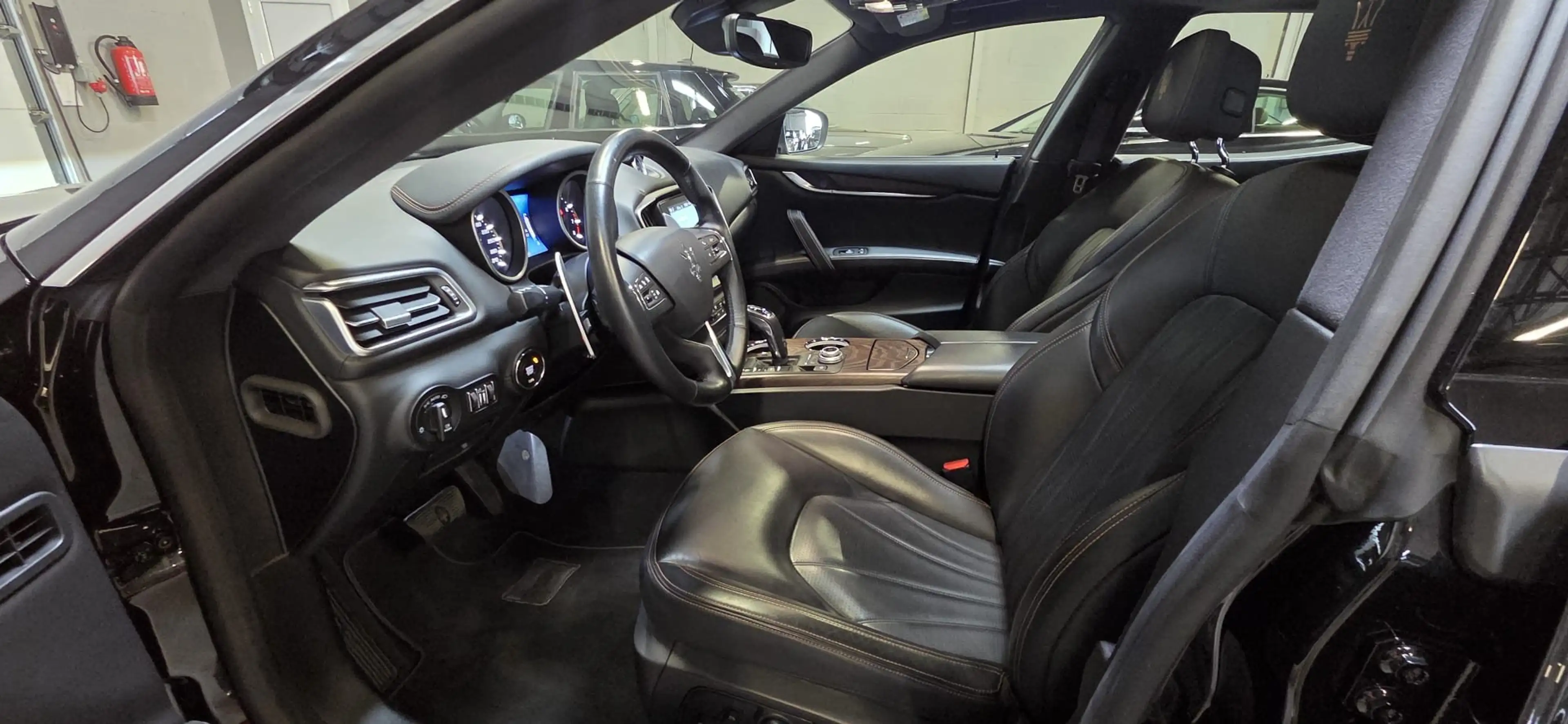Maserati Ghibli Ghibli 3.0 V6 Bi-Turbo 350 GranLusso — photo 8