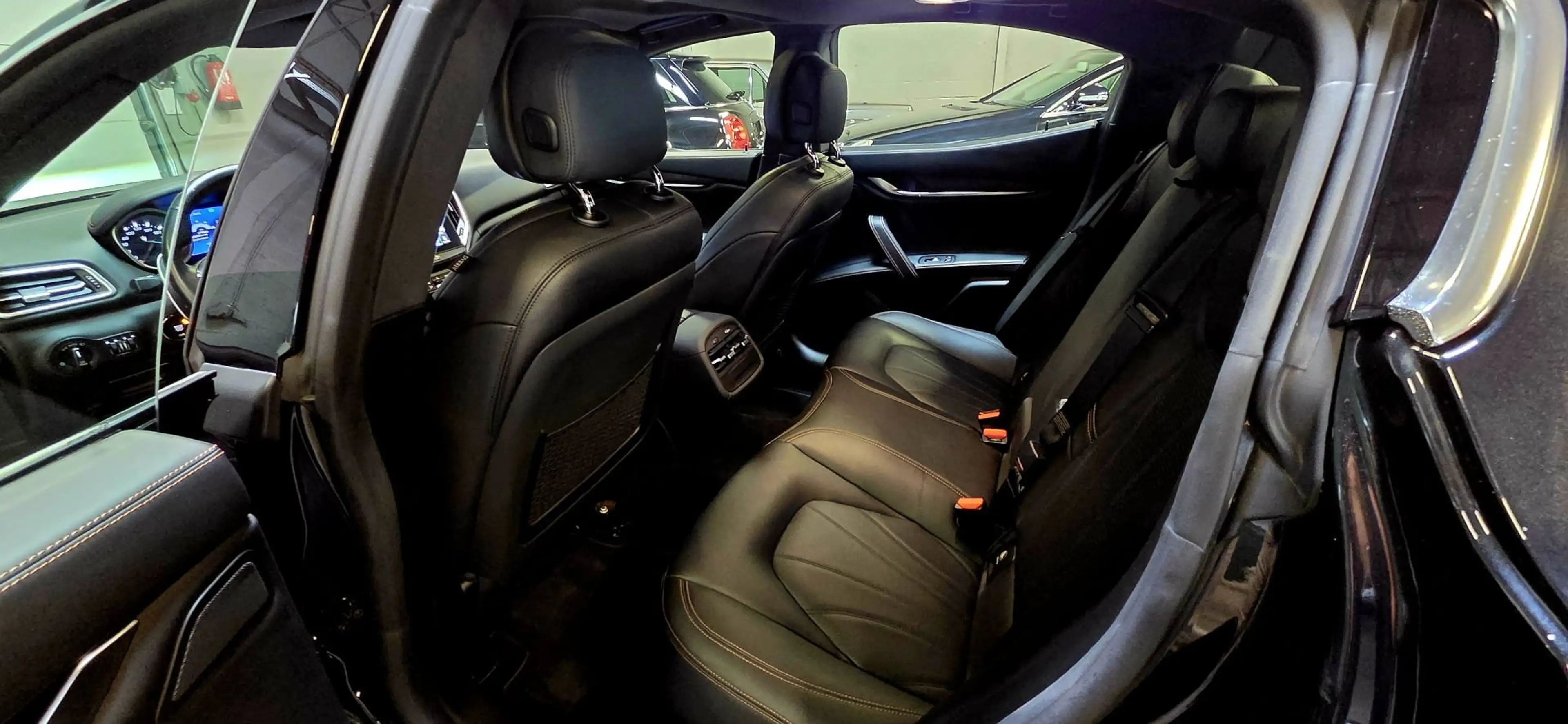 Maserati Ghibli Ghibli 3.0 V6 Bi-Turbo 350 GranLusso — photo 14