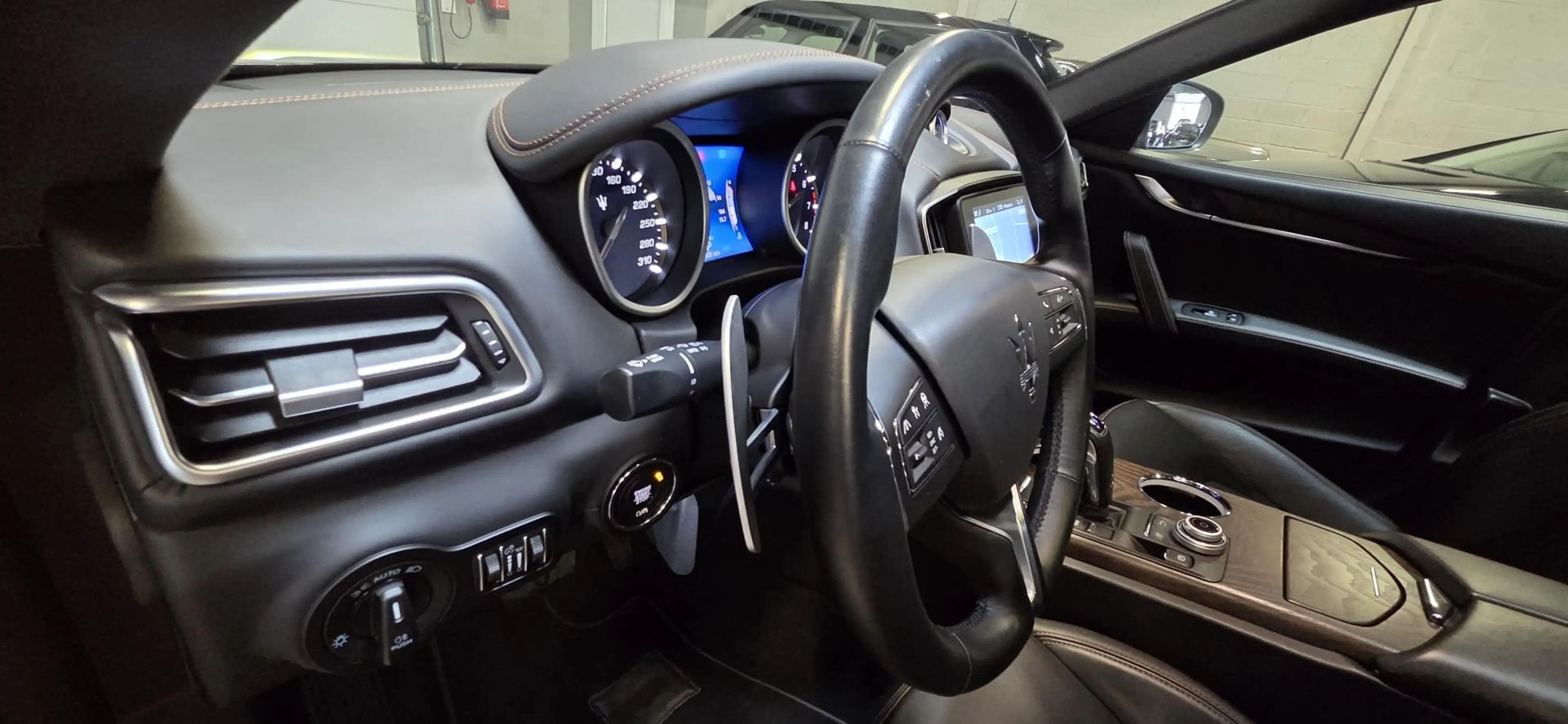Maserati Ghibli Ghibli 3.0 V6 Bi-Turbo 350 GranLusso — photo 11