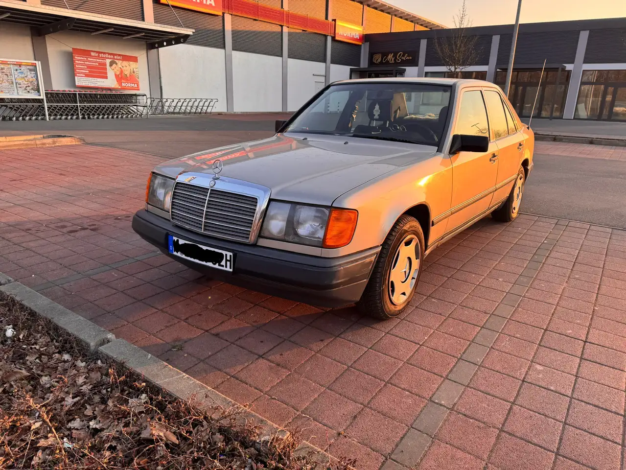 Mercedes-Benz E 230