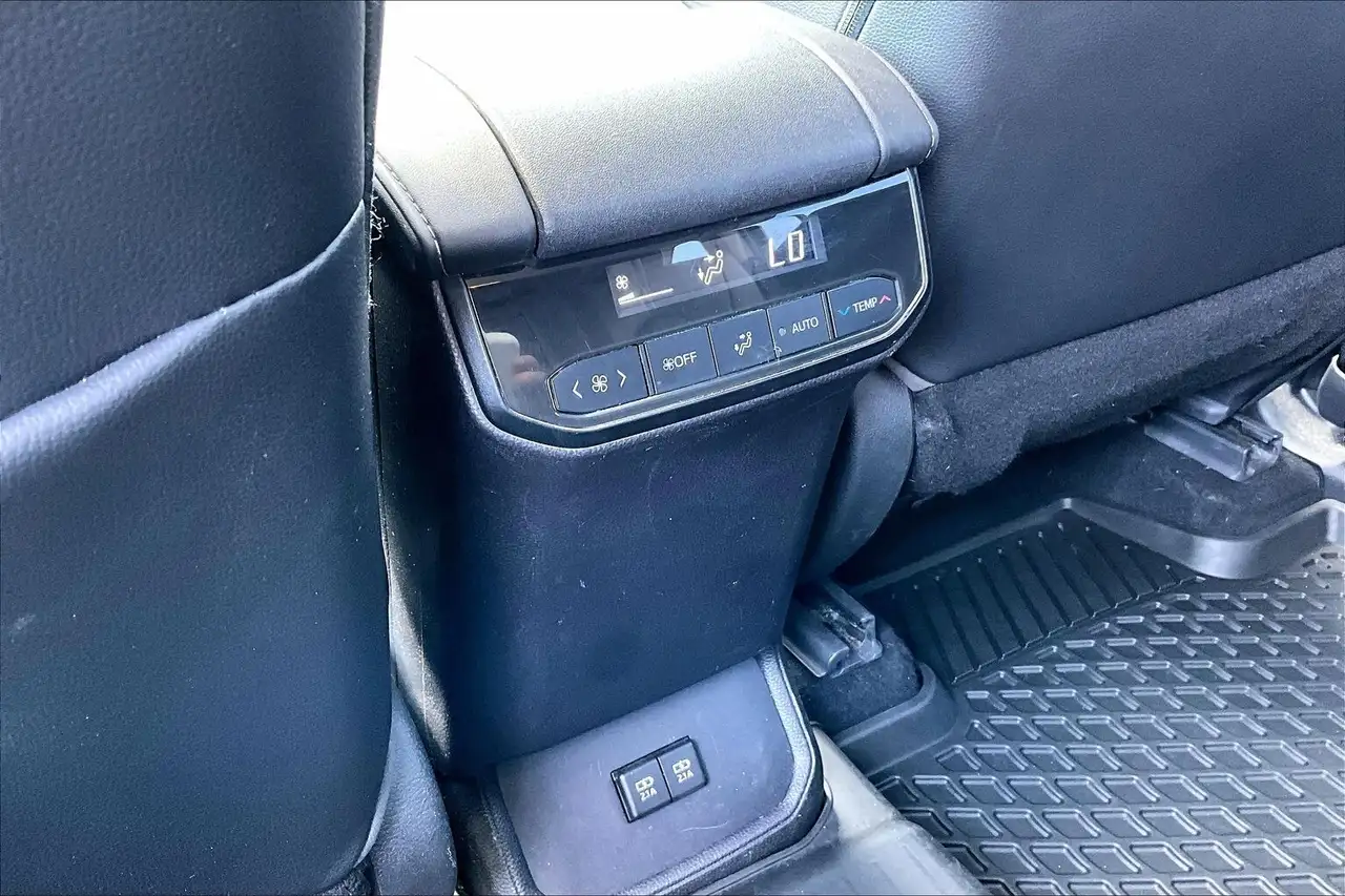 Toyota Highlander снимка Toyota Highlander