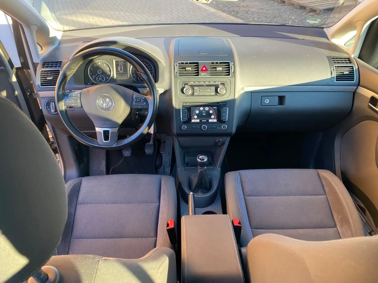 Volkswagen Touran 1.4 TSI Style Pano Alcantara Navi SHZ PDC Silber - 2