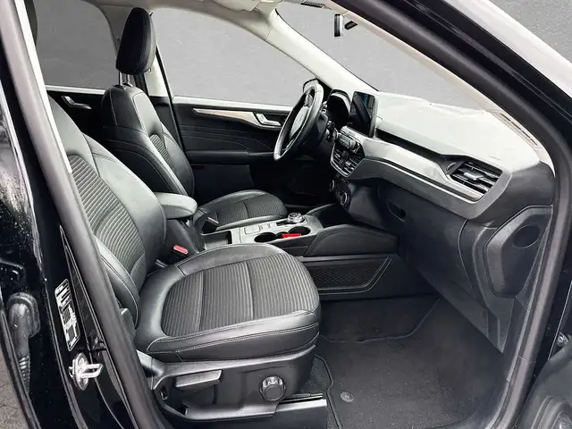 Ford Kuga view 3