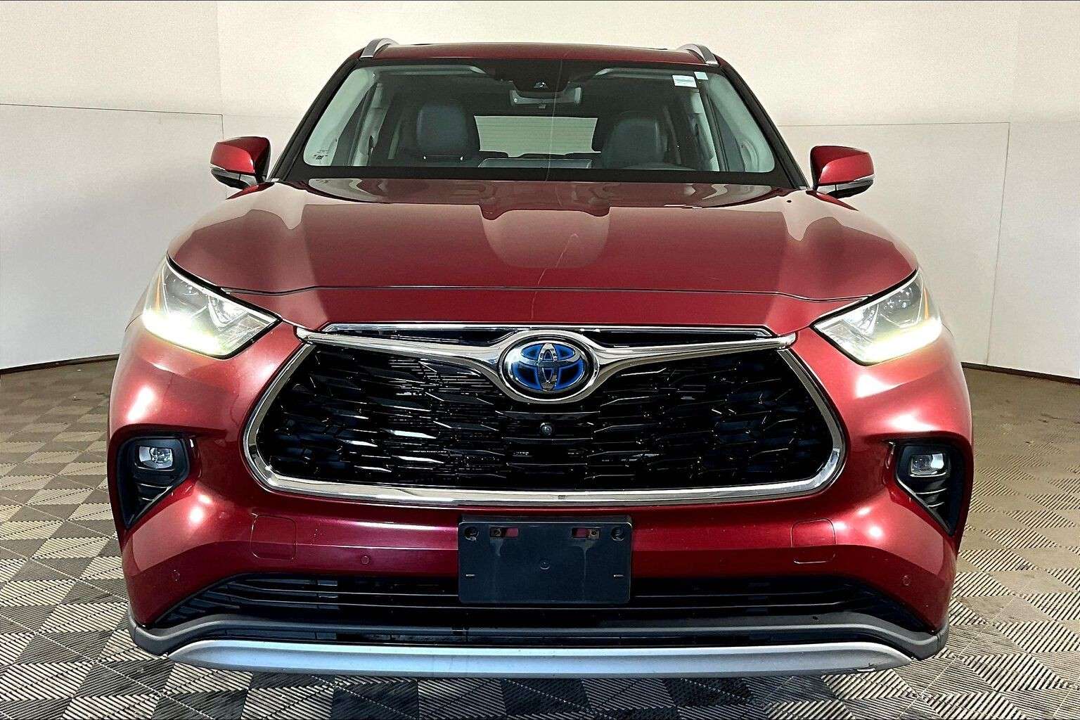 used 2020 Toyota Highlander car, priced at $33,498