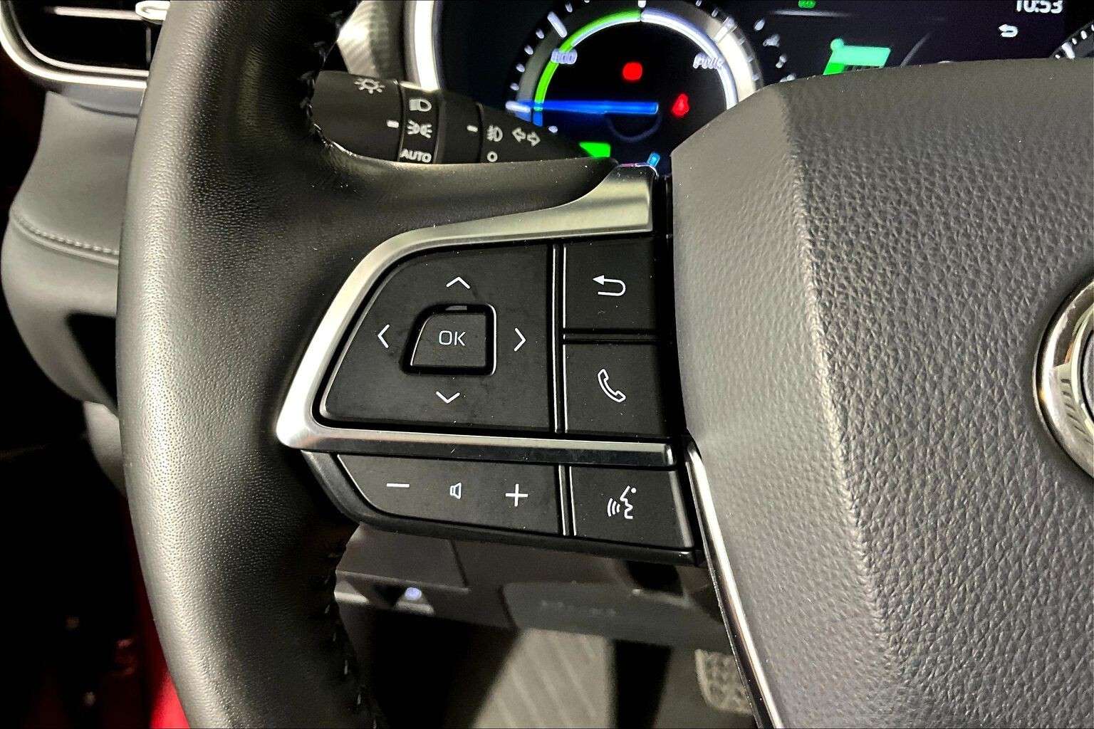 used 2020 Toyota Highlander car, priced at $33,498