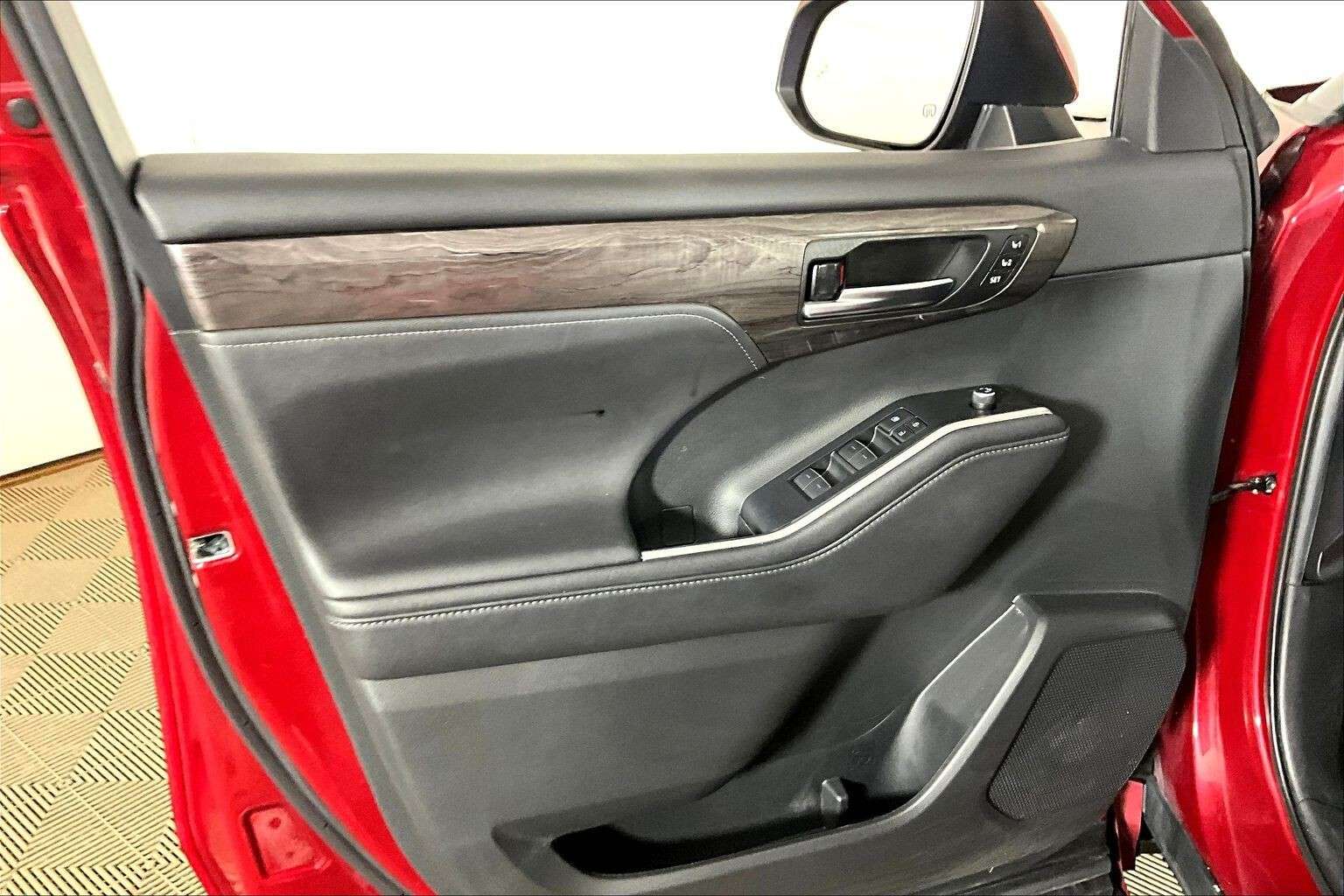 used 2020 Toyota Highlander car, priced at $33,498