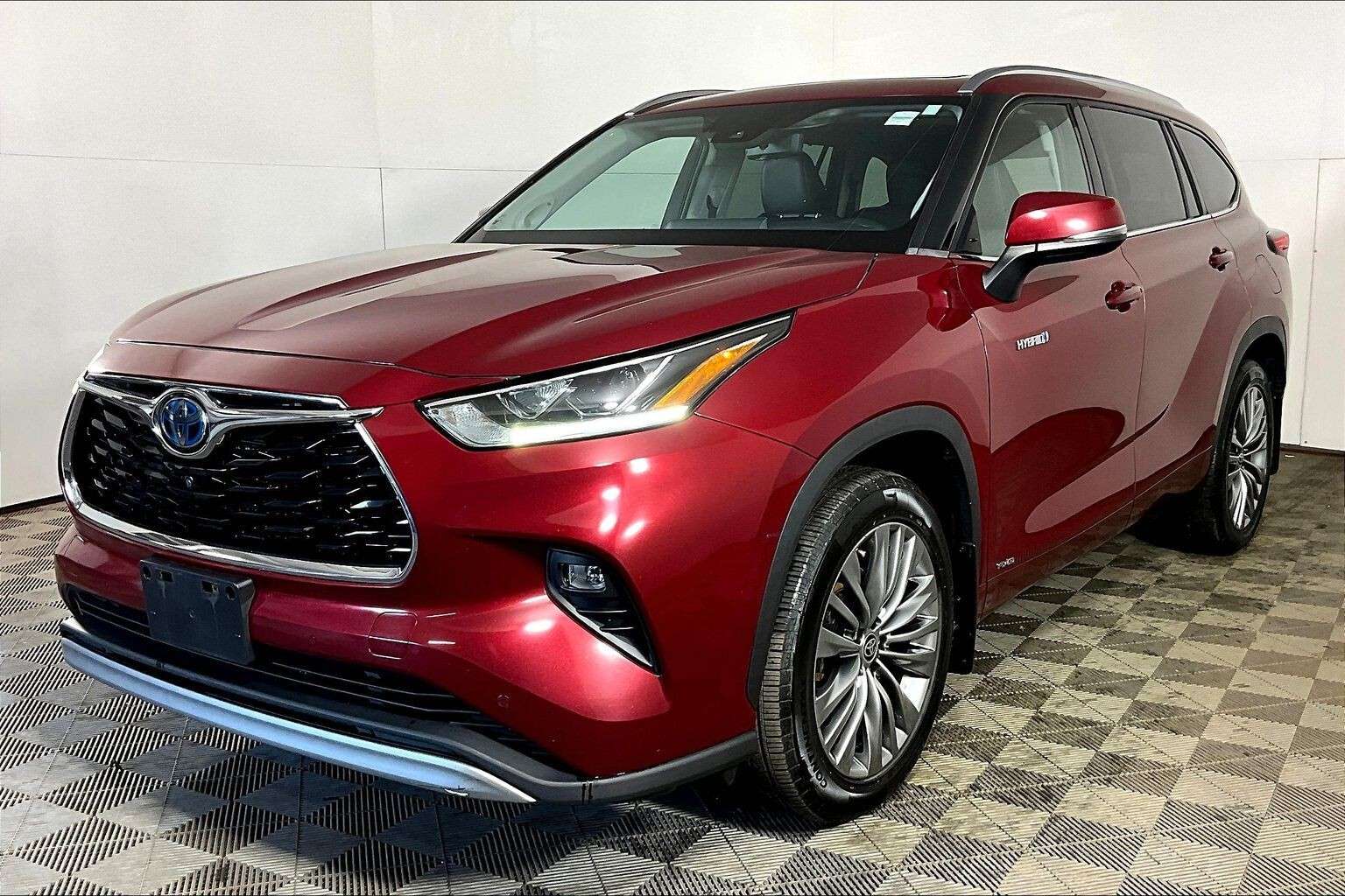 used 2020 Toyota Highlander car, priced at $33,498