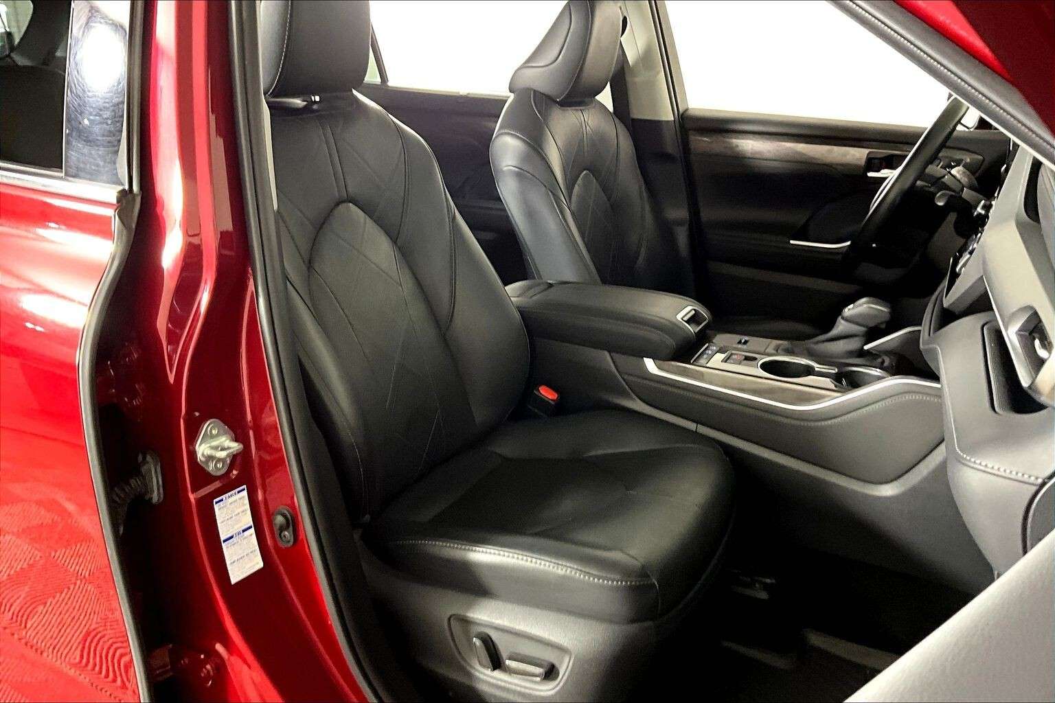 used 2020 Toyota Highlander car, priced at $33,498